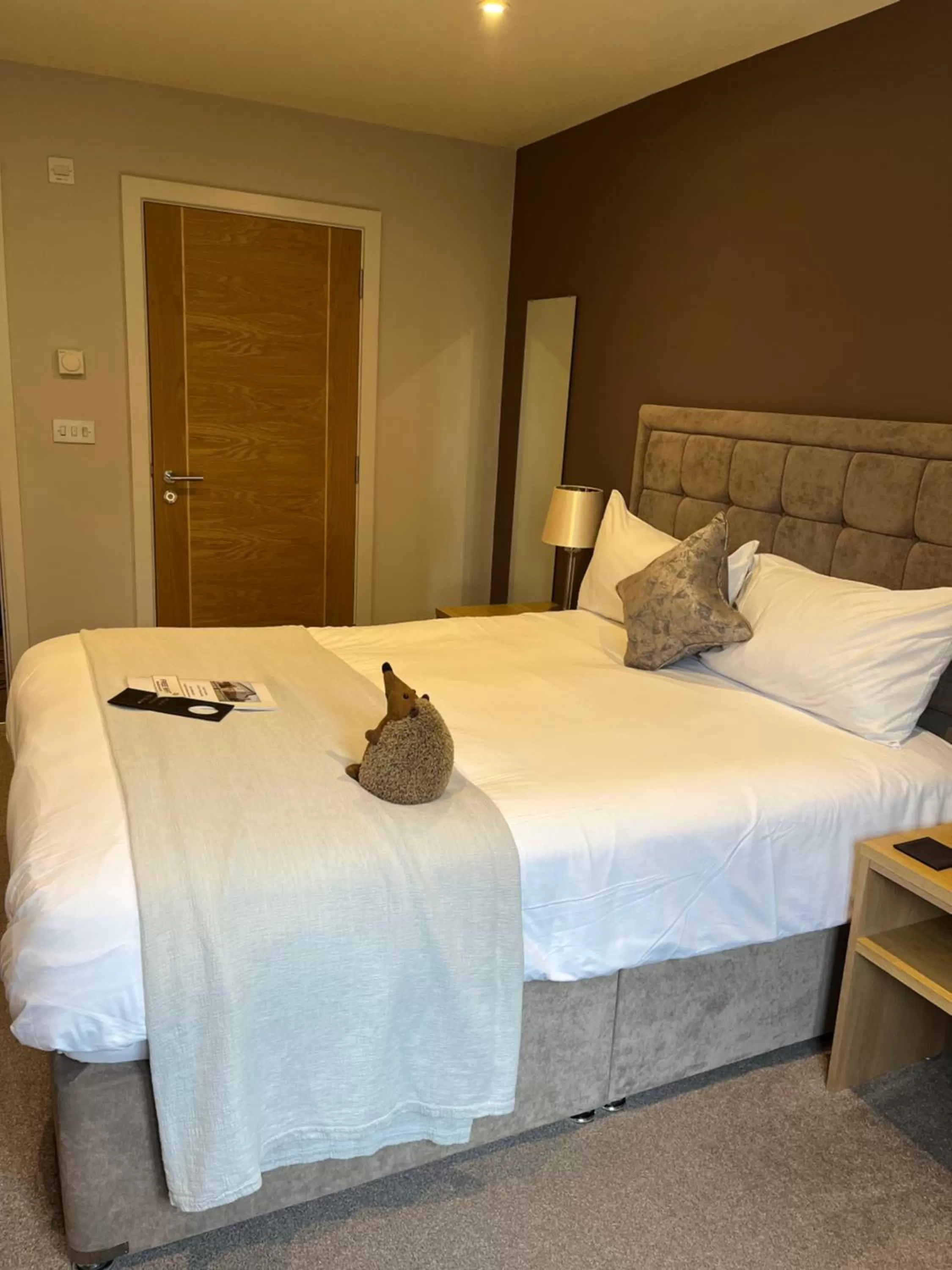 Bed in Rose and Crown