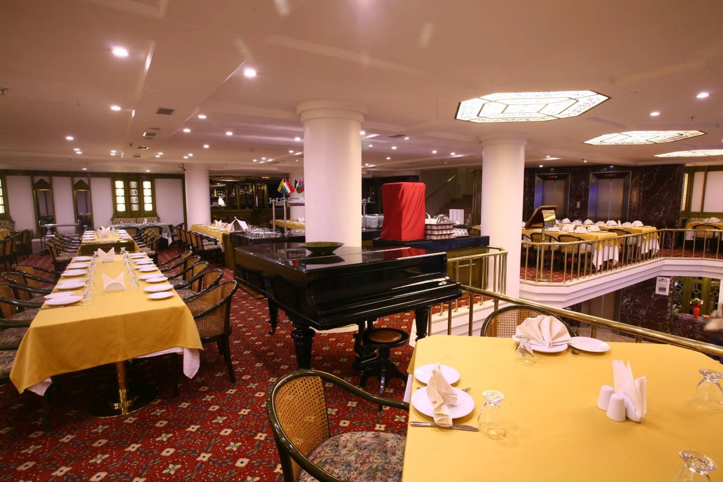 Restaurant/places to eat in Istanbul Royal Hotel