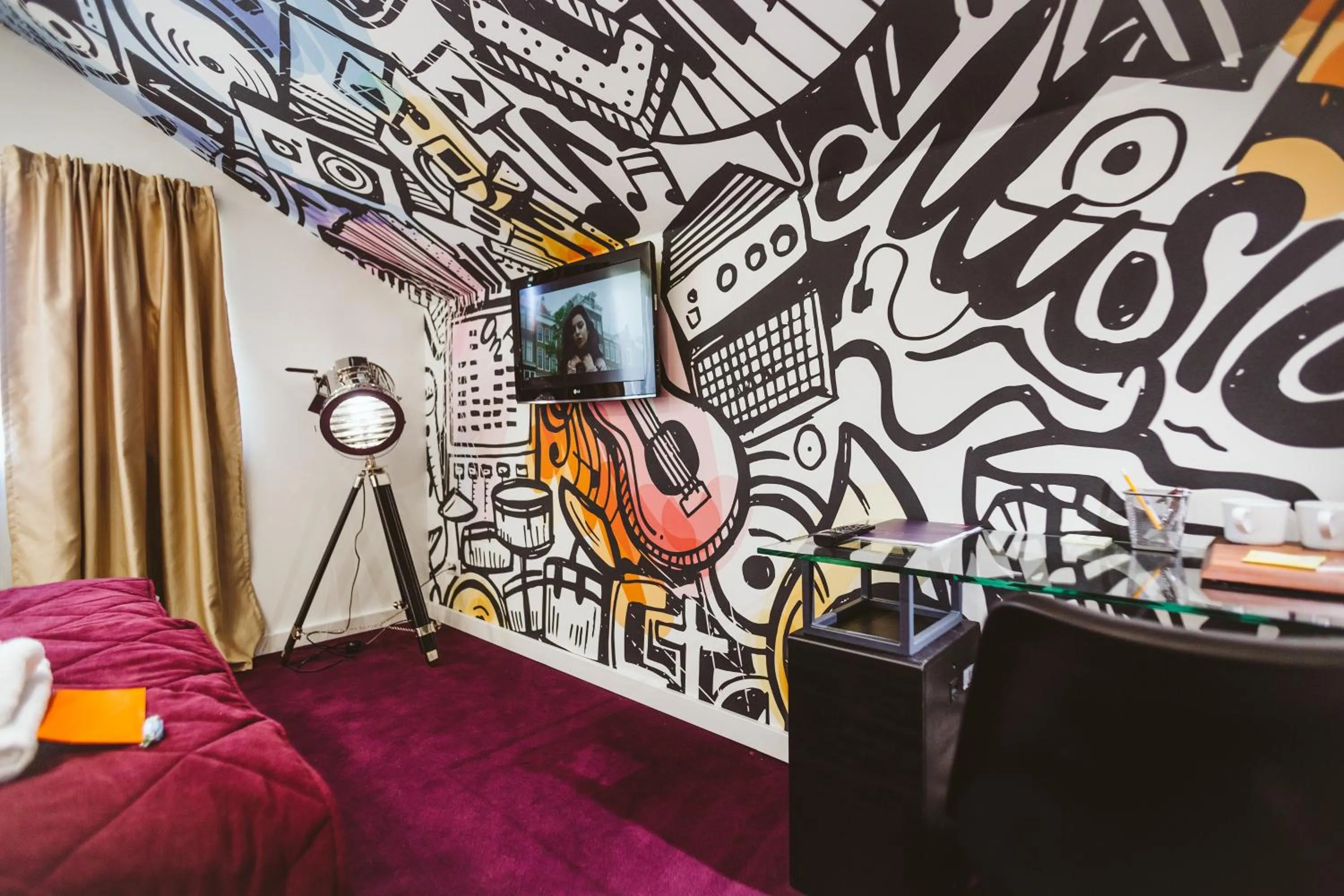 Photo of the whole room in Lol et Lola Hotel