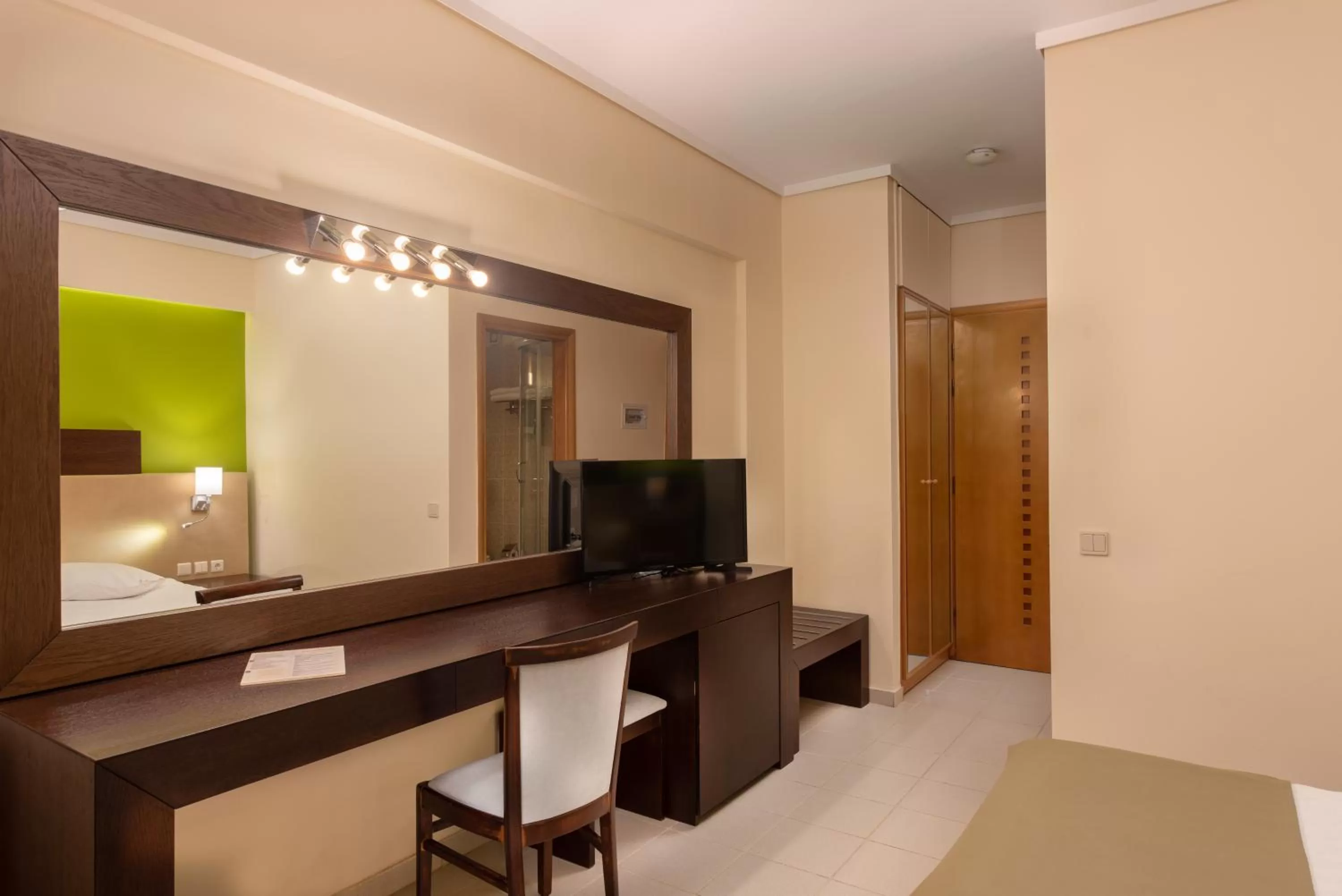 TV and multimedia in Heliotrope Hotels