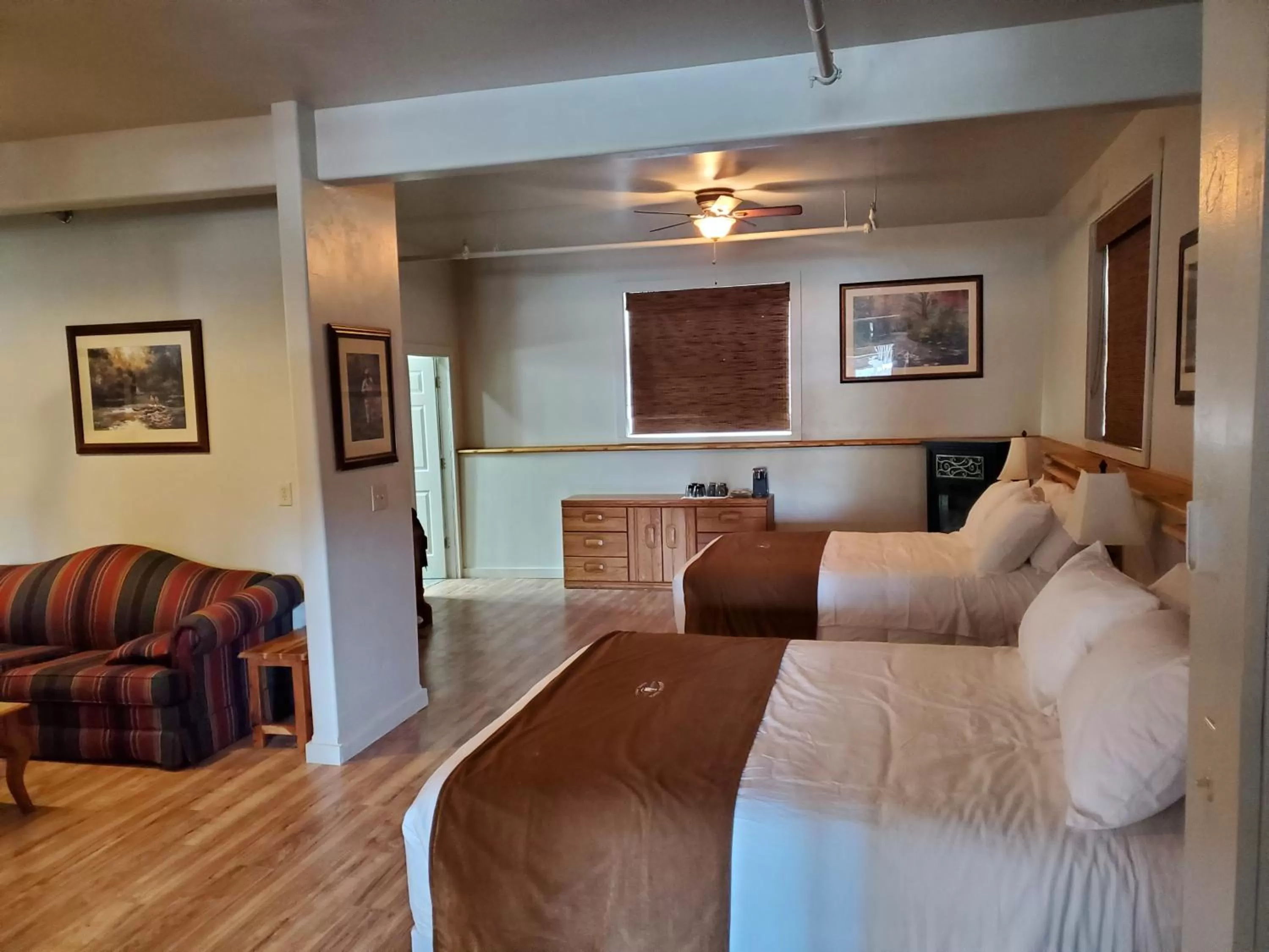 Photo of the whole room in Buffalo Lodge of Bigfork