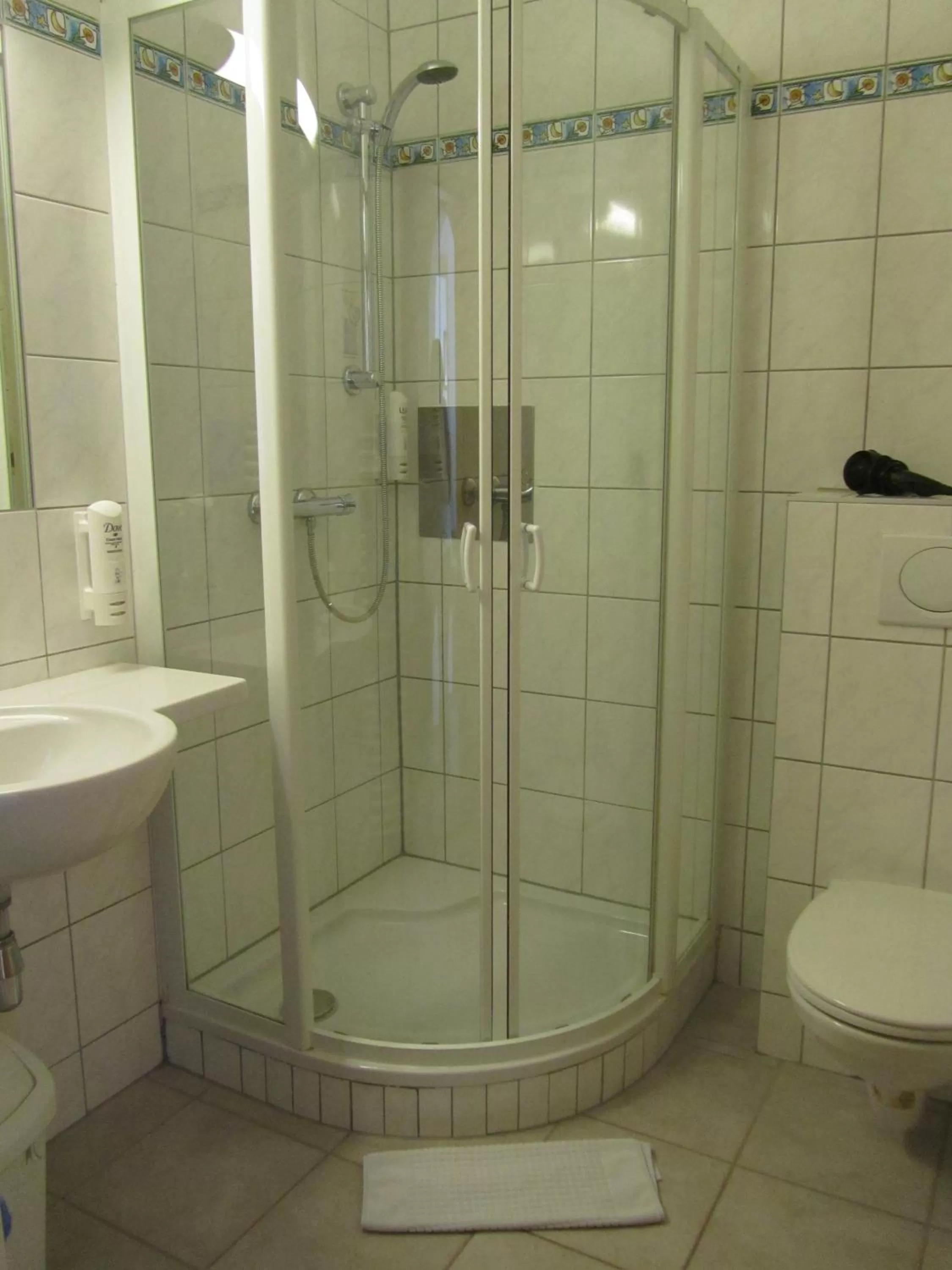 Bathroom in Gastwirtschaft & Hotel Holzinger
