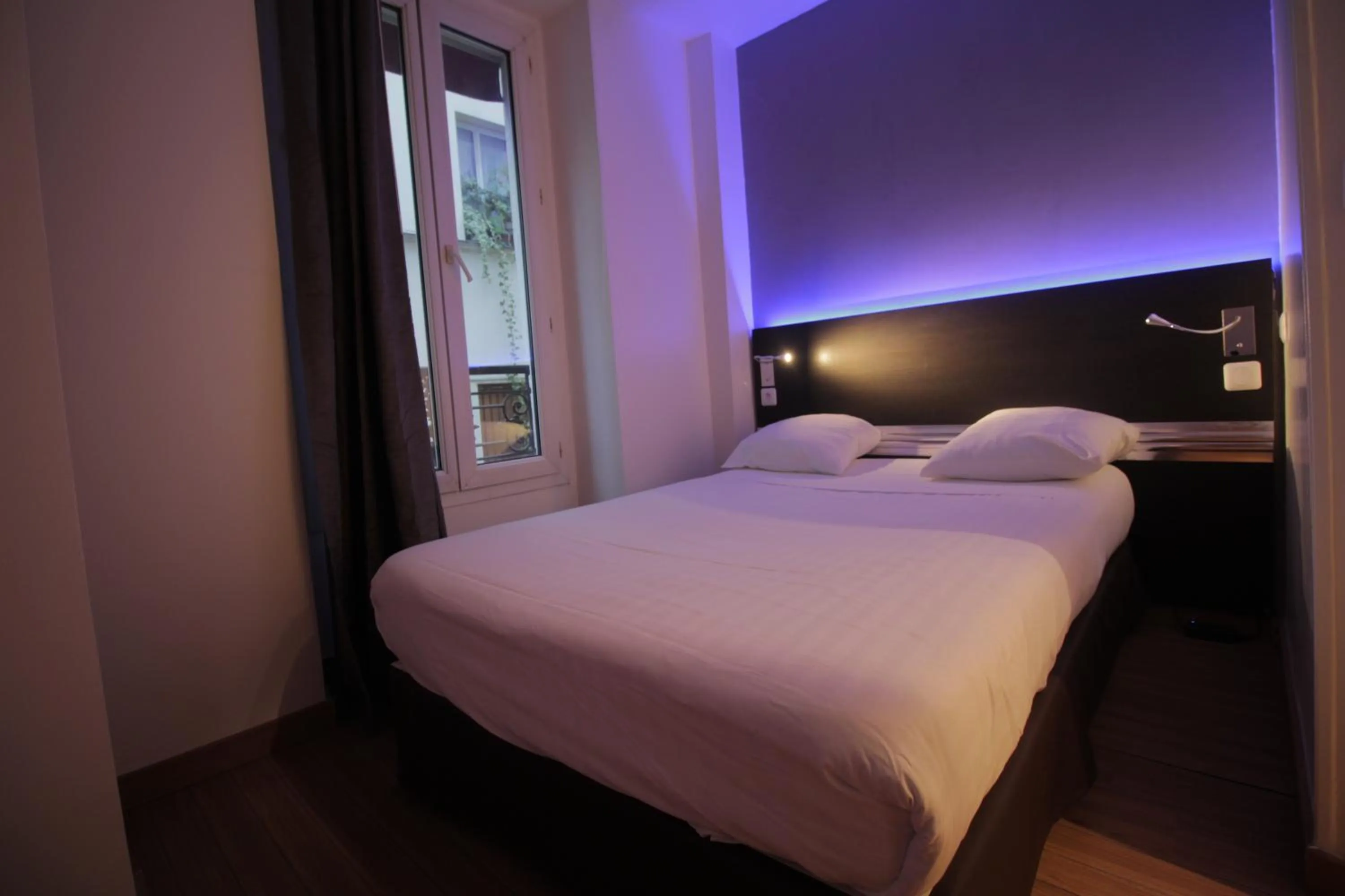 Standard Double Room in Modern's Hotel