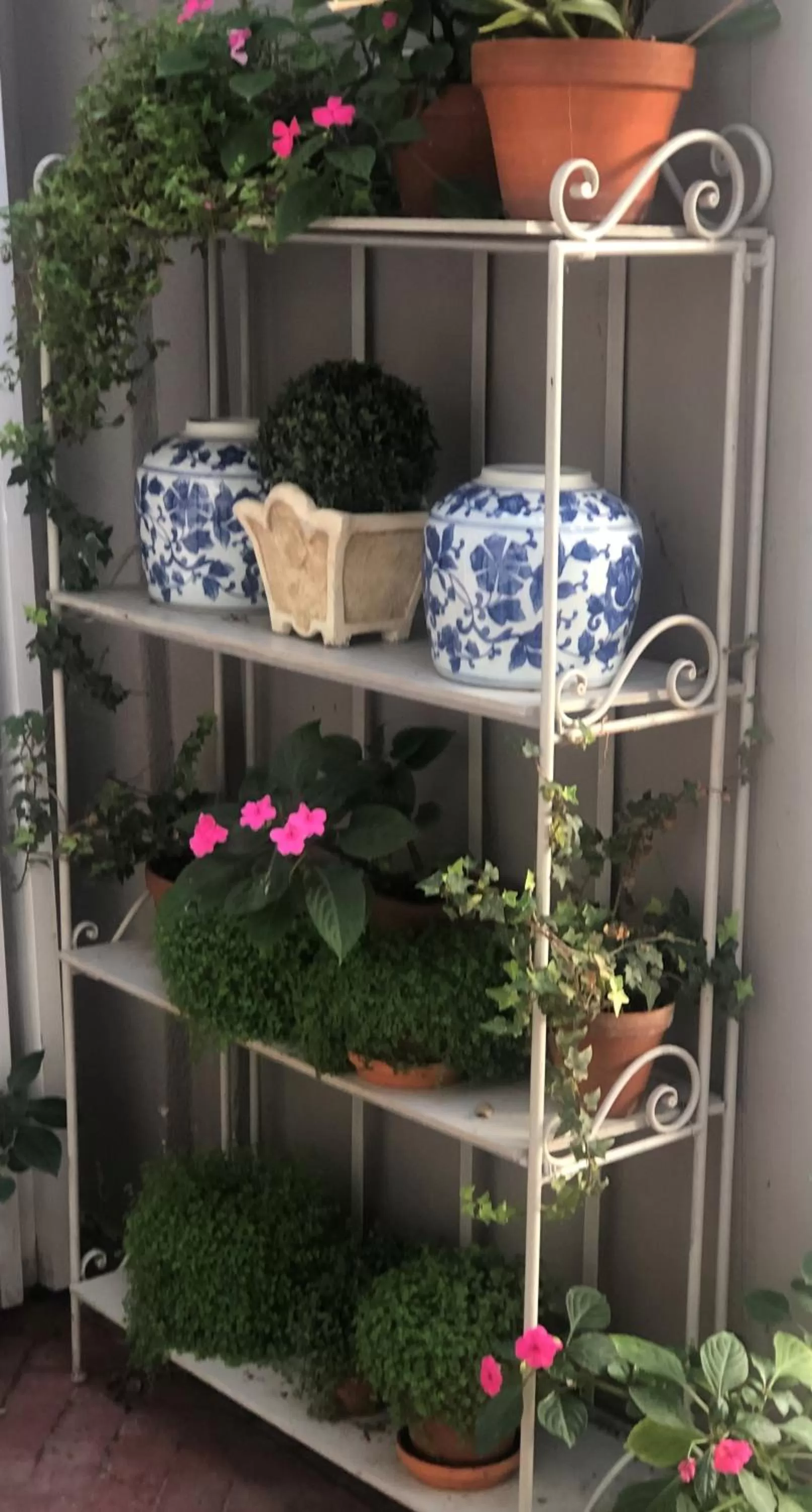 Decorative detail in Sandown Lodge