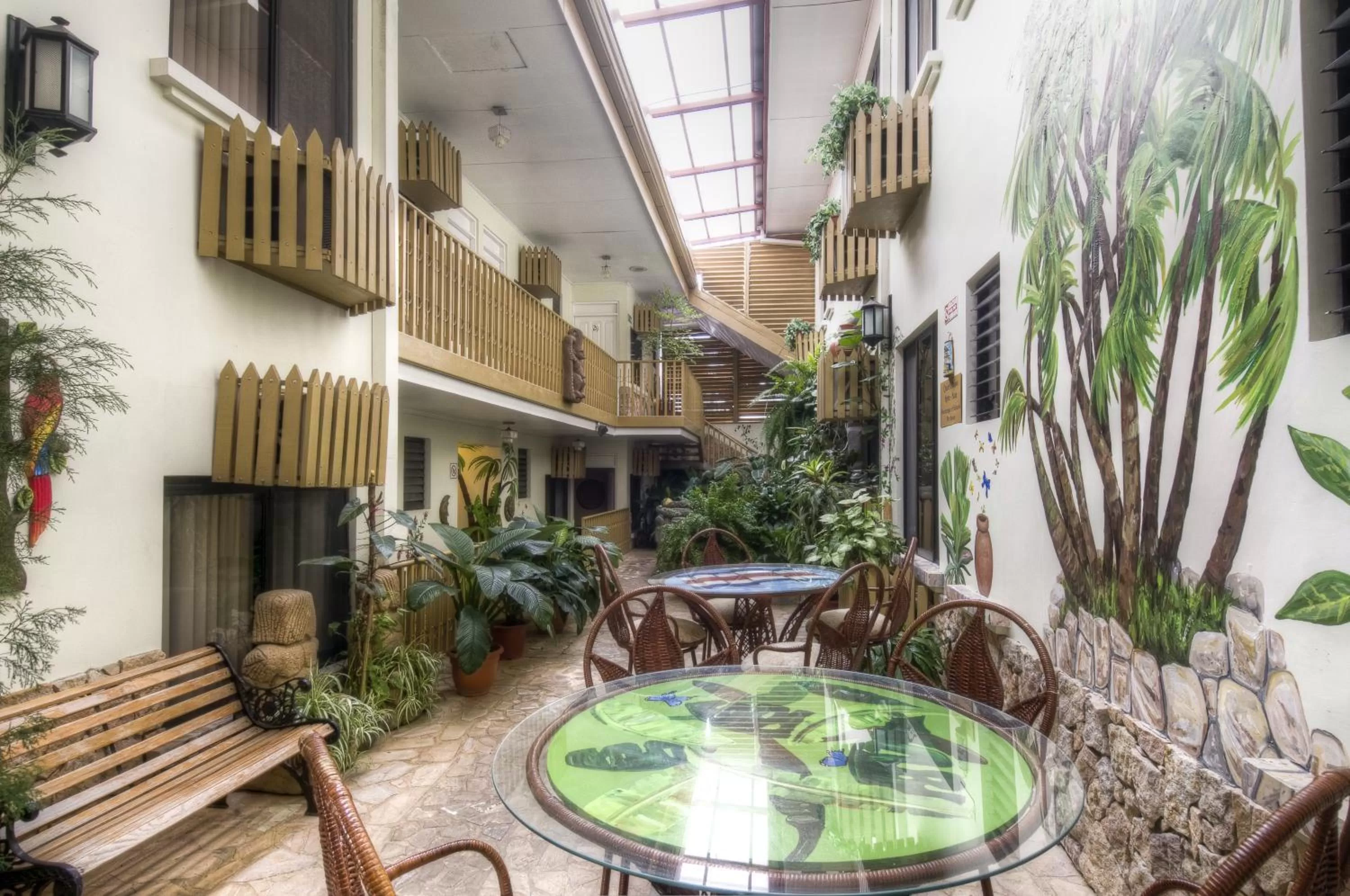 Restaurant/places to eat in Adventure Inn