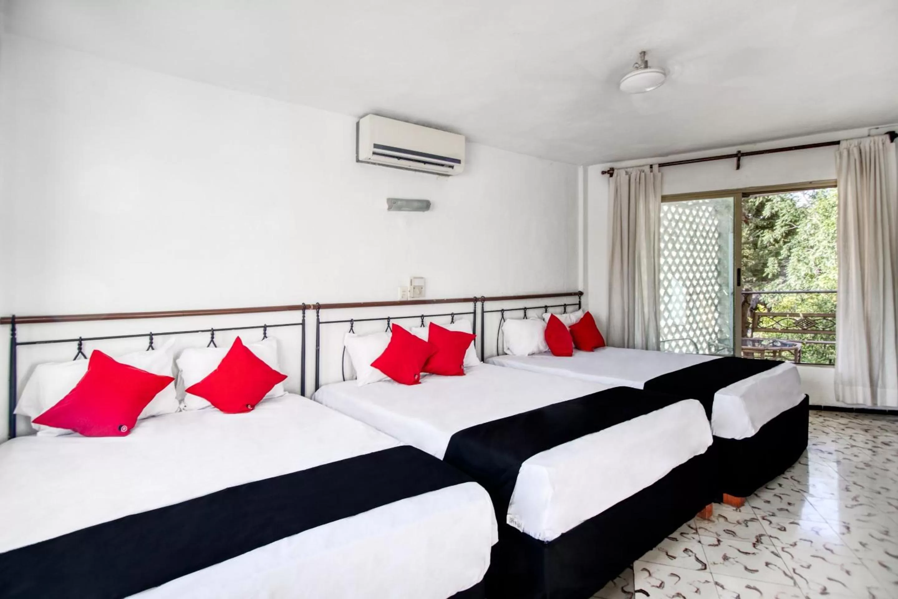 Bedroom, Bed in Hotel San Carlos