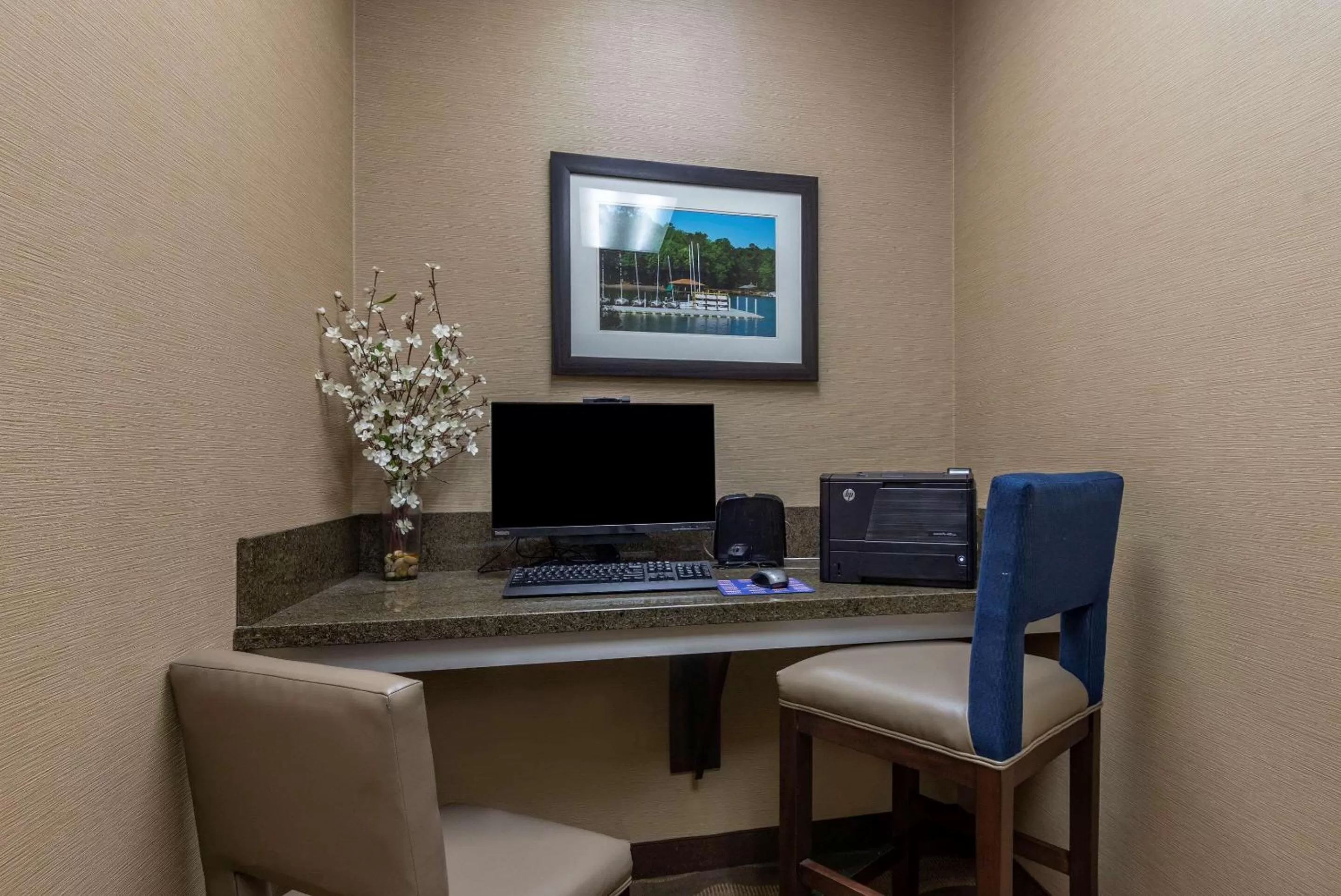Business facilities in Comfort Suites Huntersville near Lake Norman