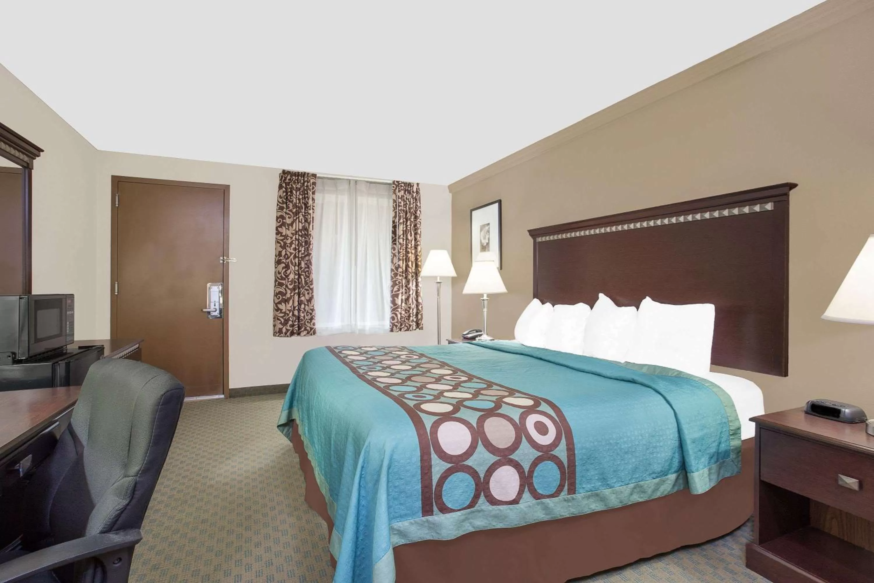 On site, Bed in Super 8 by Wyndham Danville