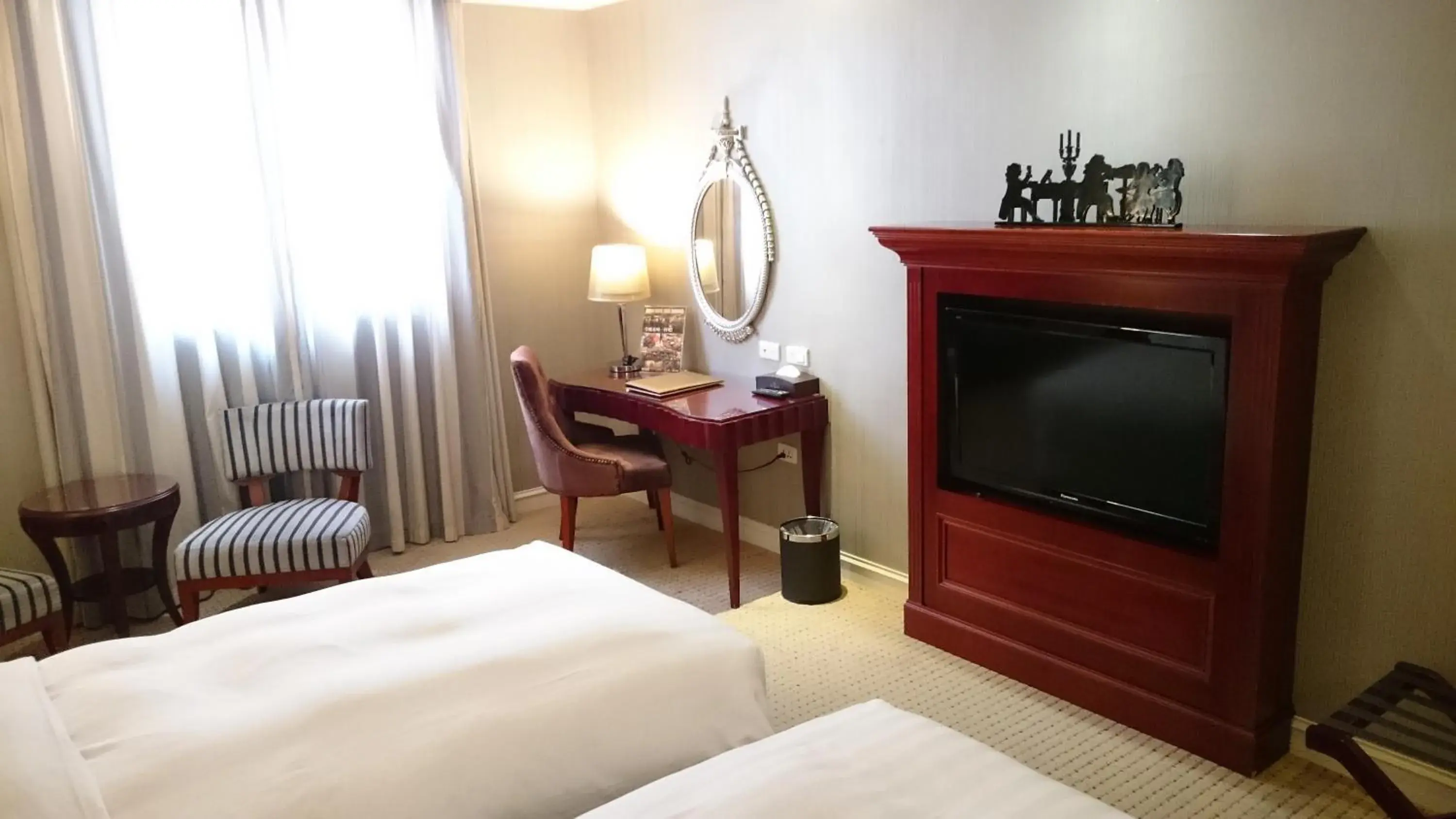 Twin Room in MRT Hotel Twin Room in MRT Hotel