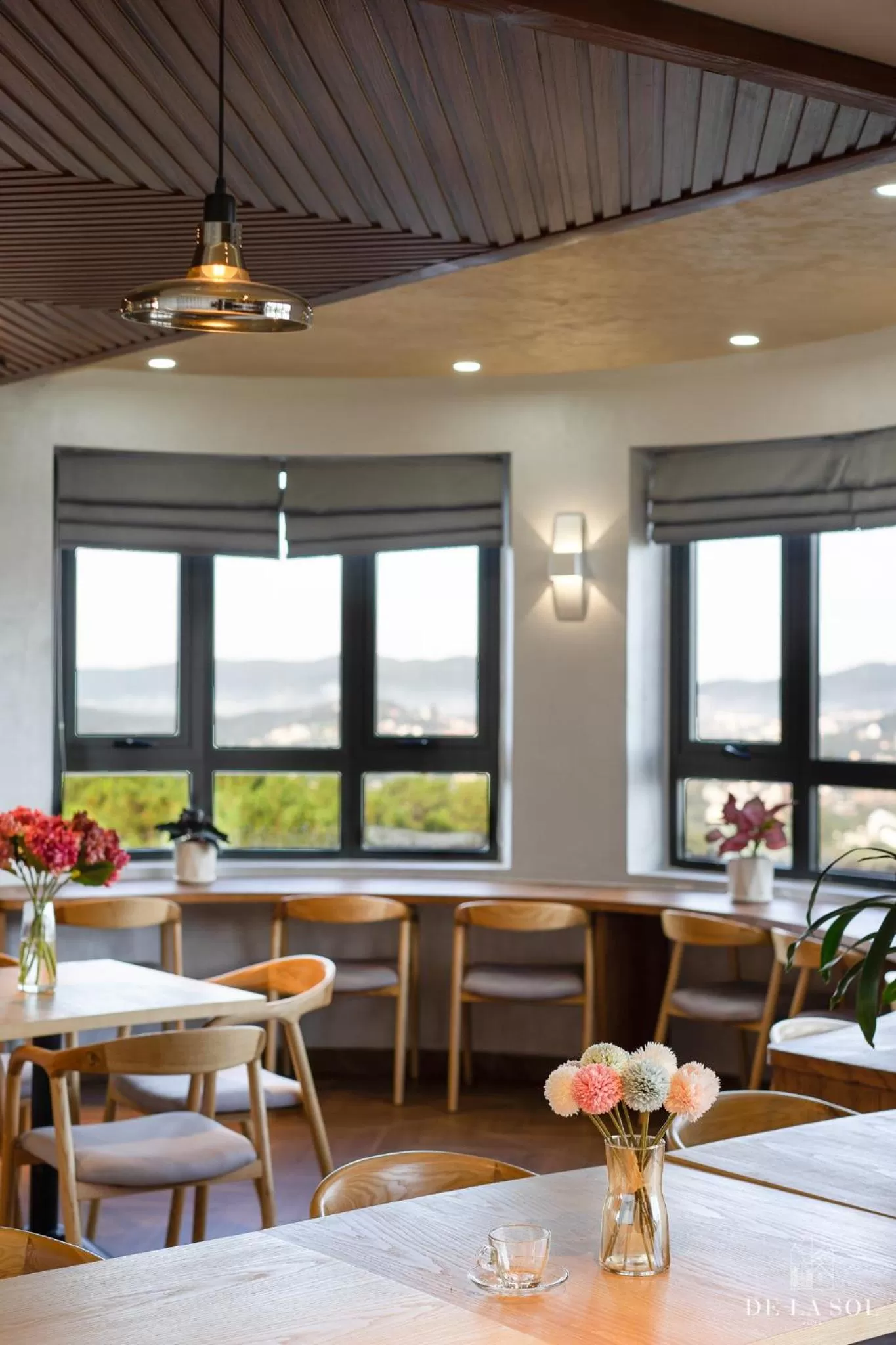 Coffee/tea facilities in De La Sol Villa Dalat