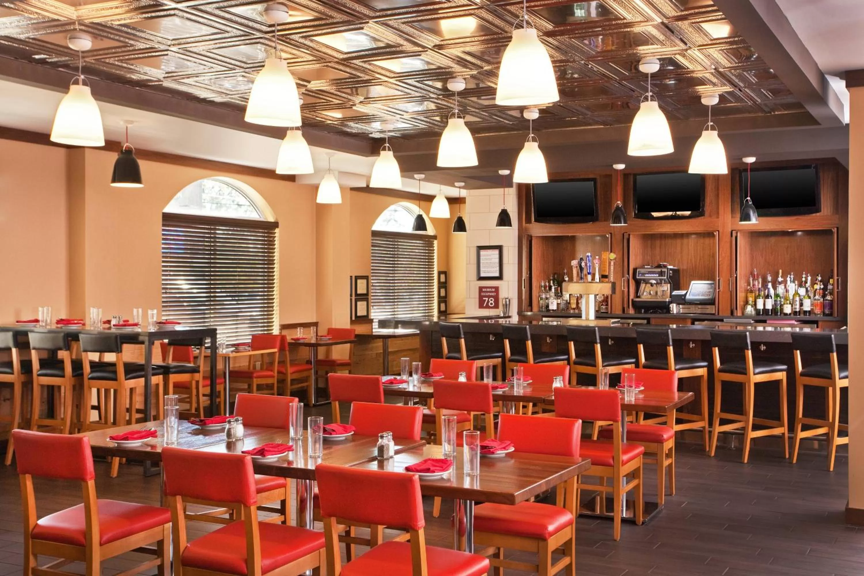 Restaurant/places to eat in Four Points by Sheraton Louisville Airport