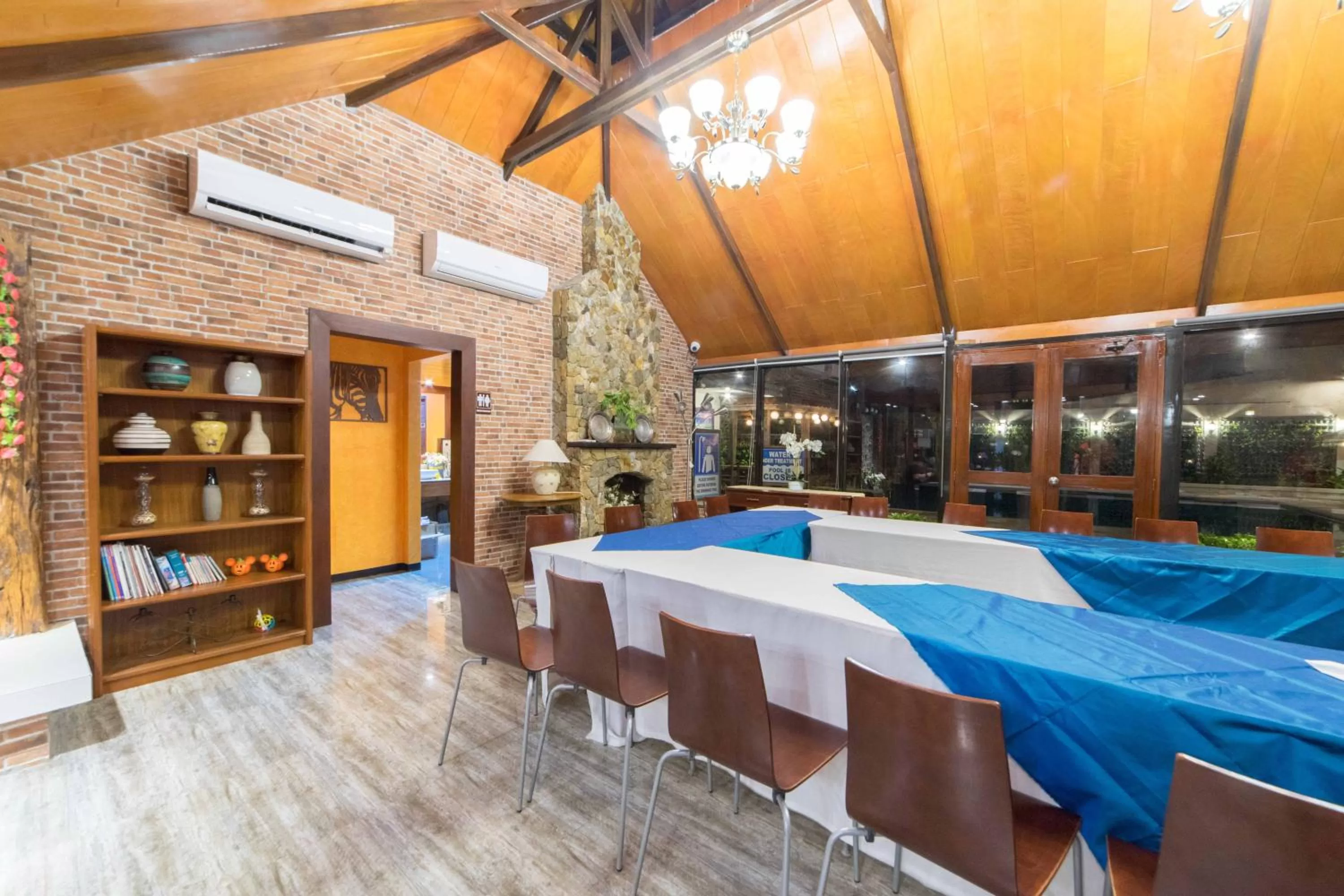 Meeting/conference room in RedDoorz Plus @ Starhomes Olivianville