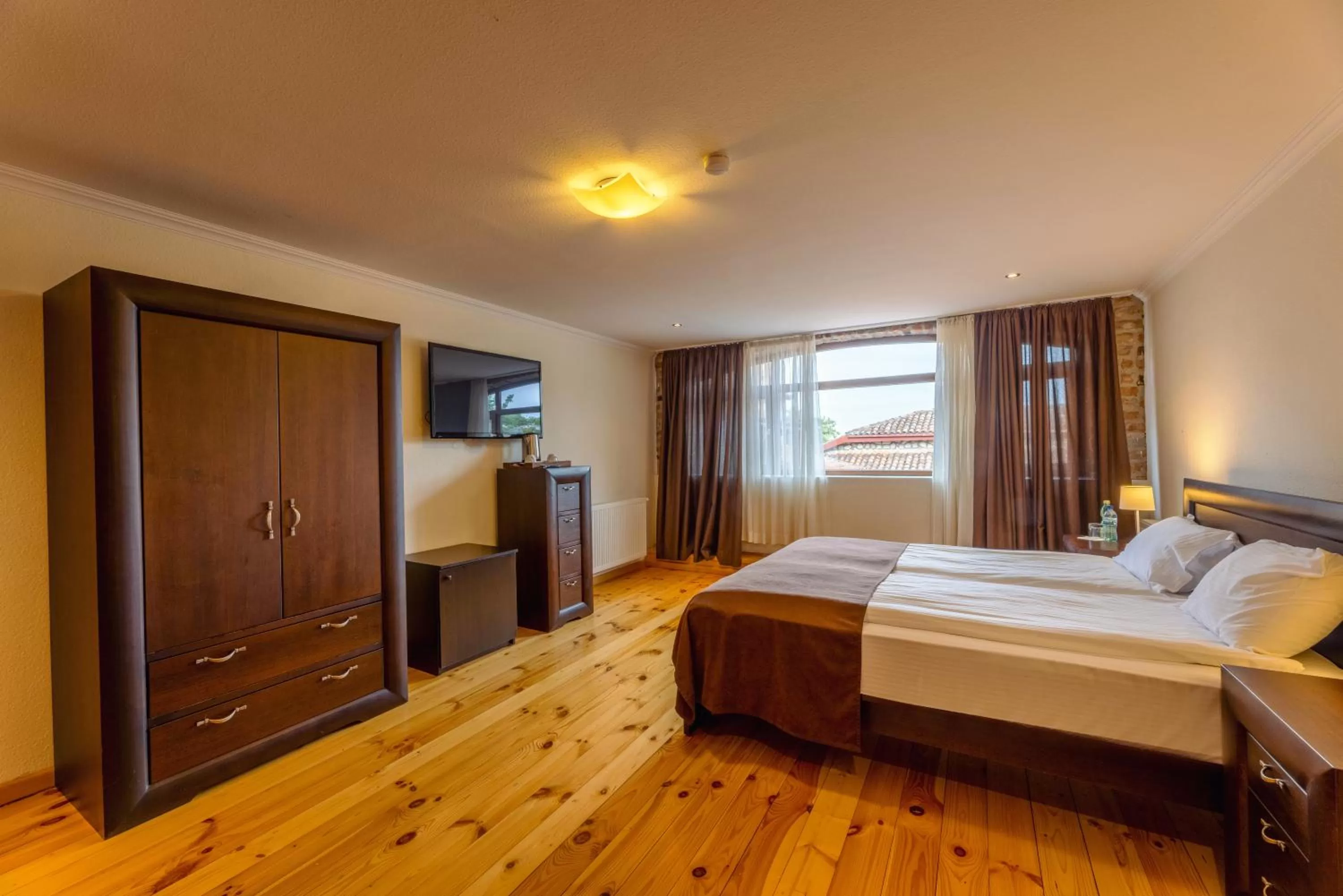 Photo of the whole room, Bed in Schuchmann Wines Château,Villas & SPA