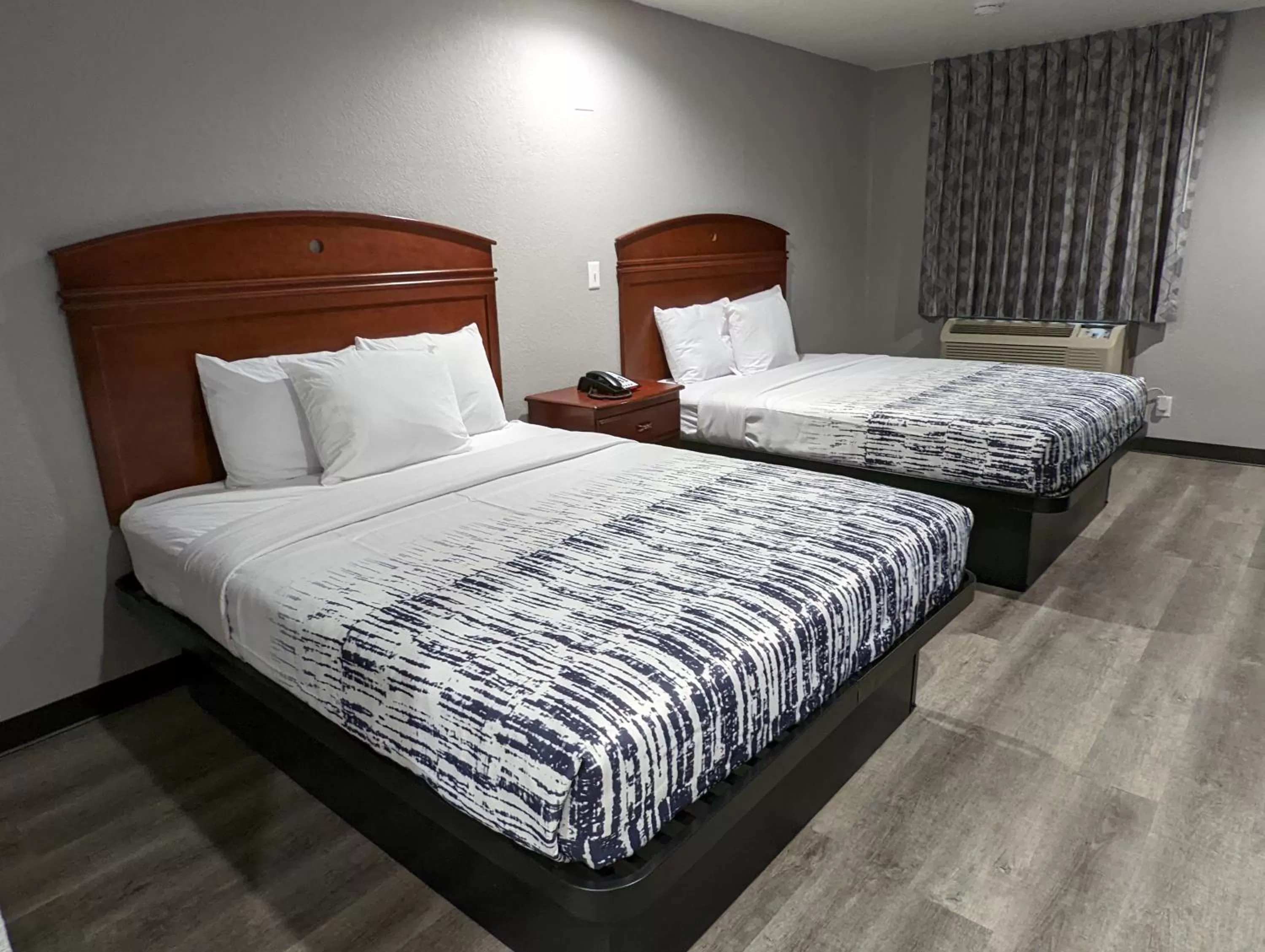 Property building, Bed in OKC Hotel