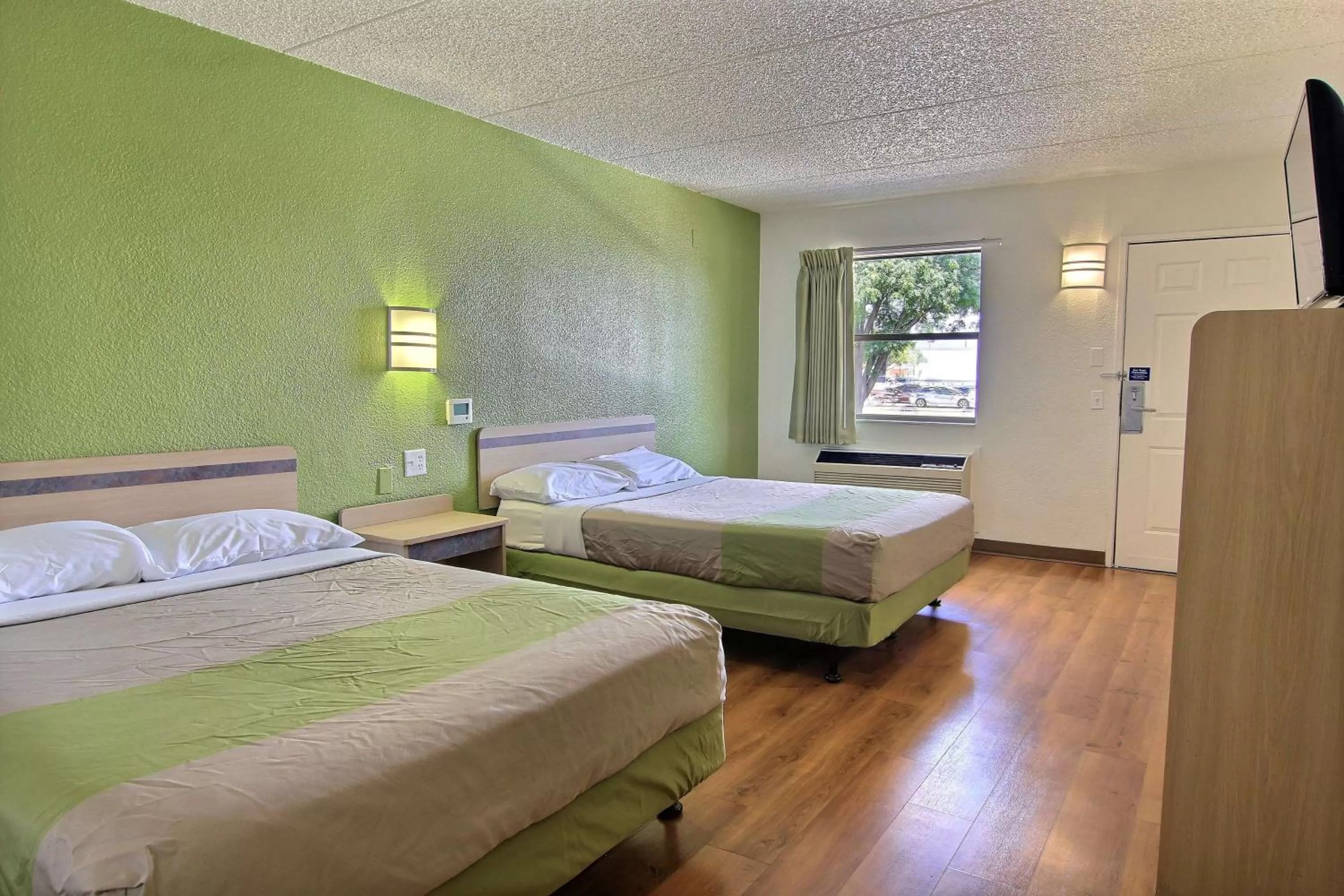 TV and multimedia, Bed in Motel 6 Austin, TX - Central Downtown UT