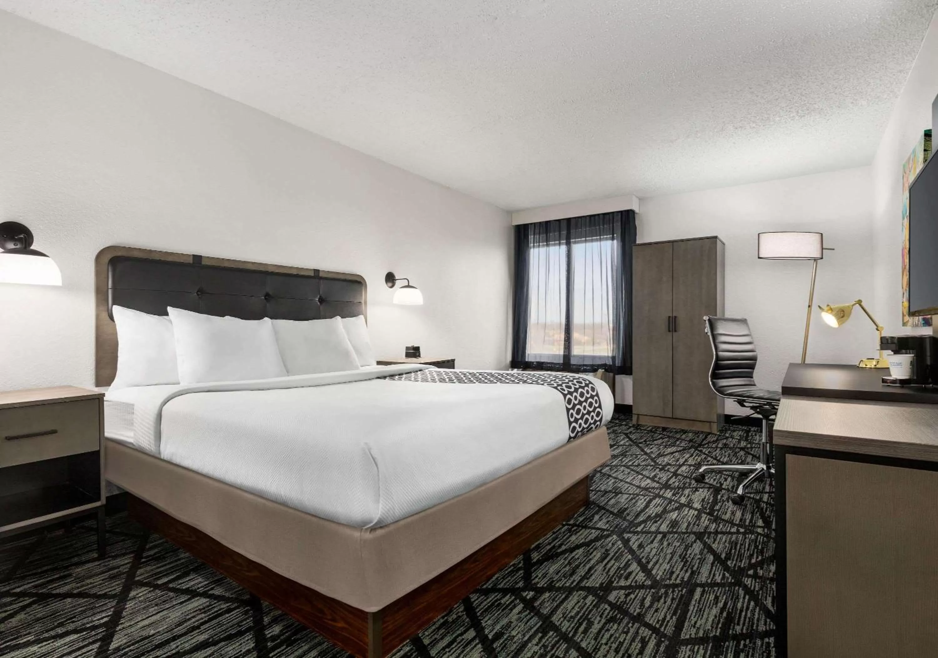 Deluxe King Suite - Non-Smoking in La Quinta by Wyndham Cleveland Airport West