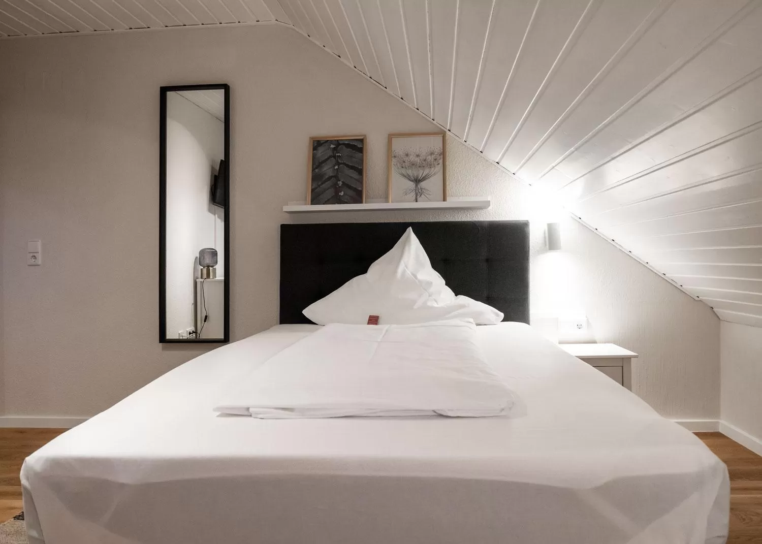 Bed in Hotel Beim Schupi Karlsruhe