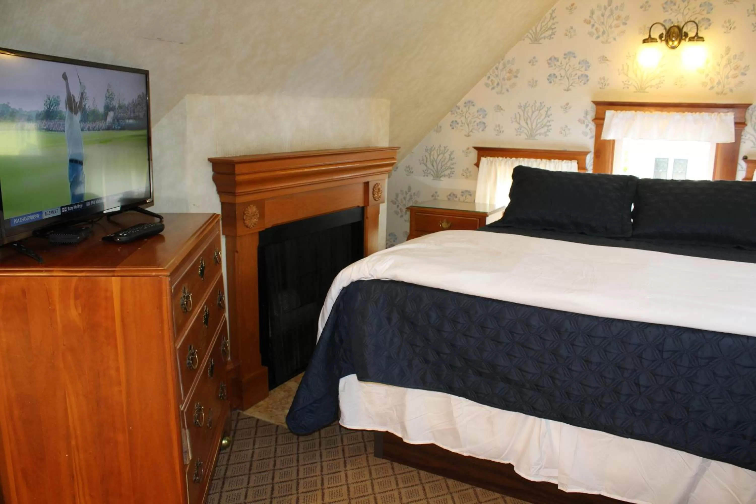 Bed in Pacific Grove Inn