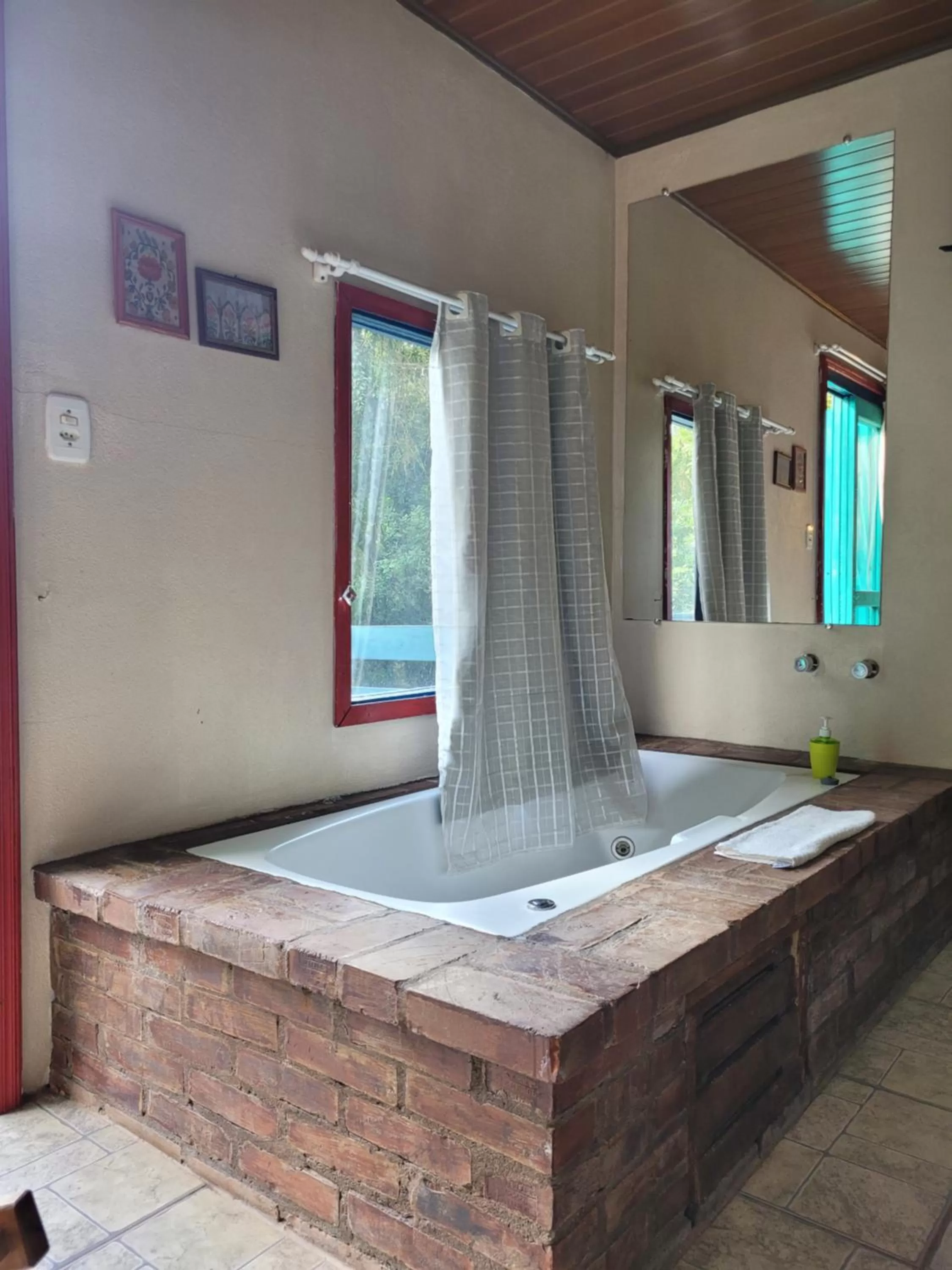 Hot Tub in Pousada da Chacara