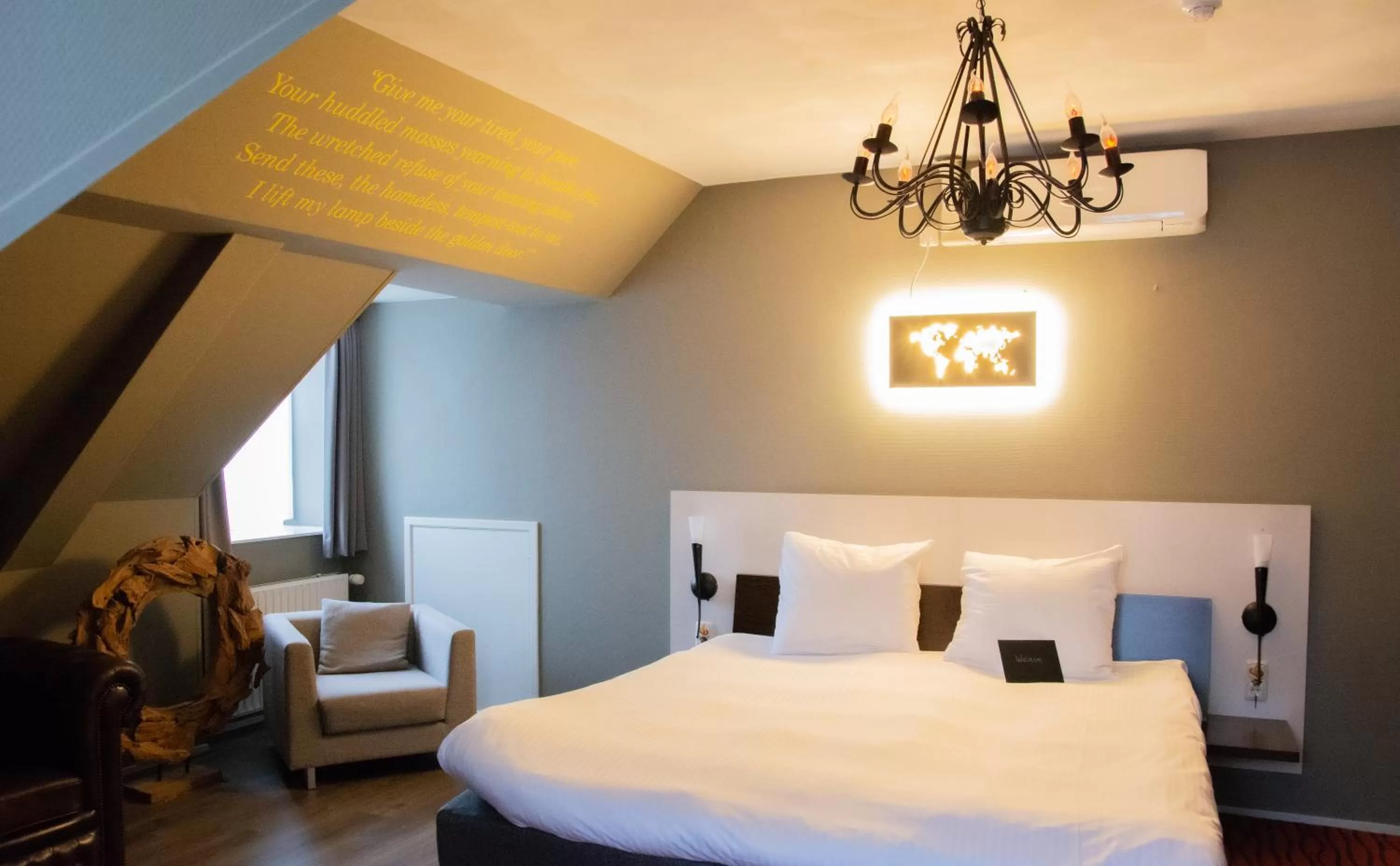 Deluxe Double Room with Bath in Hotel de Wereld