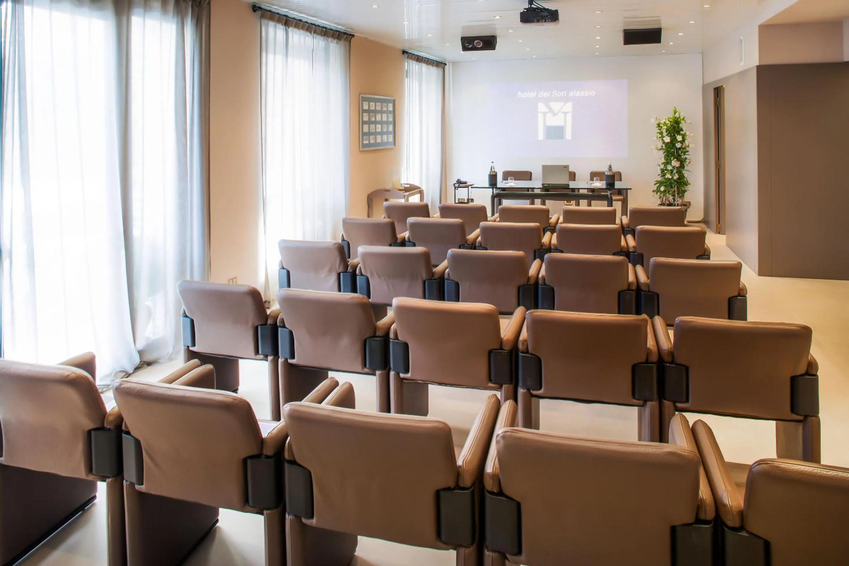 Business facilities in Hotel Dei Fiori Restaurant - Meeting & Spa