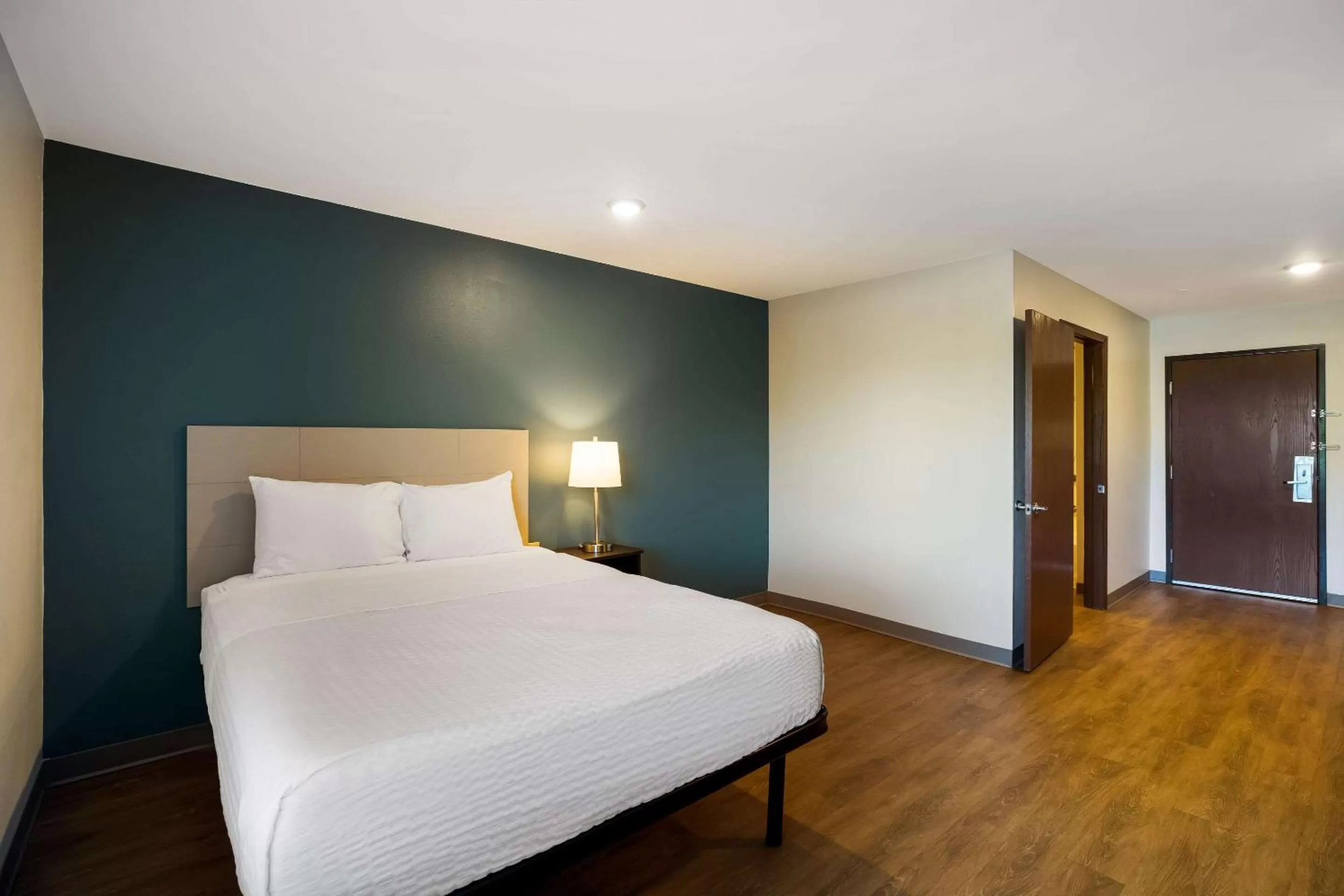 Standard Double Room with Tub - Disability Access/Non-Smoking in WoodSpring Suites Orlando West - Clermont