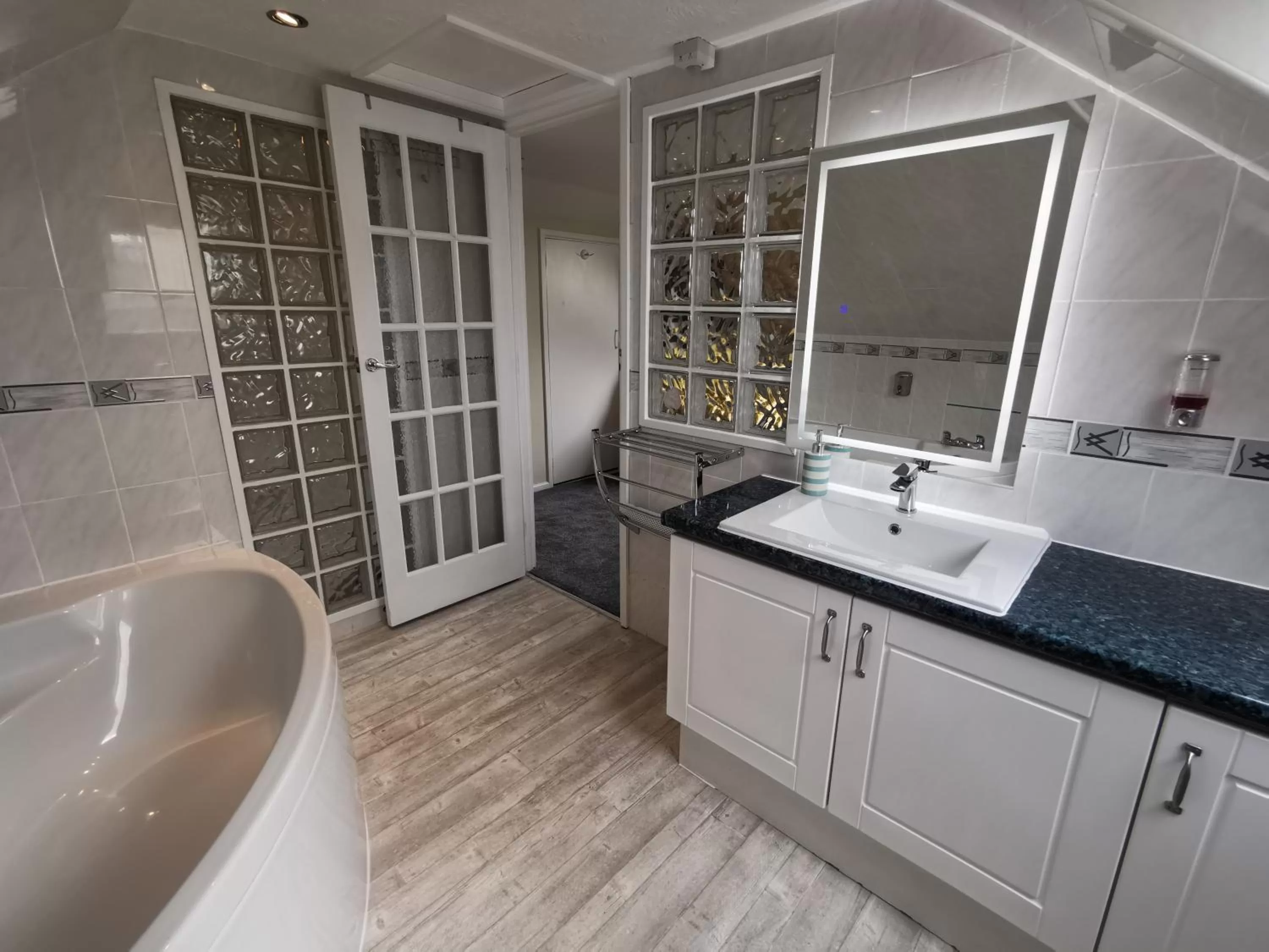 Bathroom in Aquarius B&B