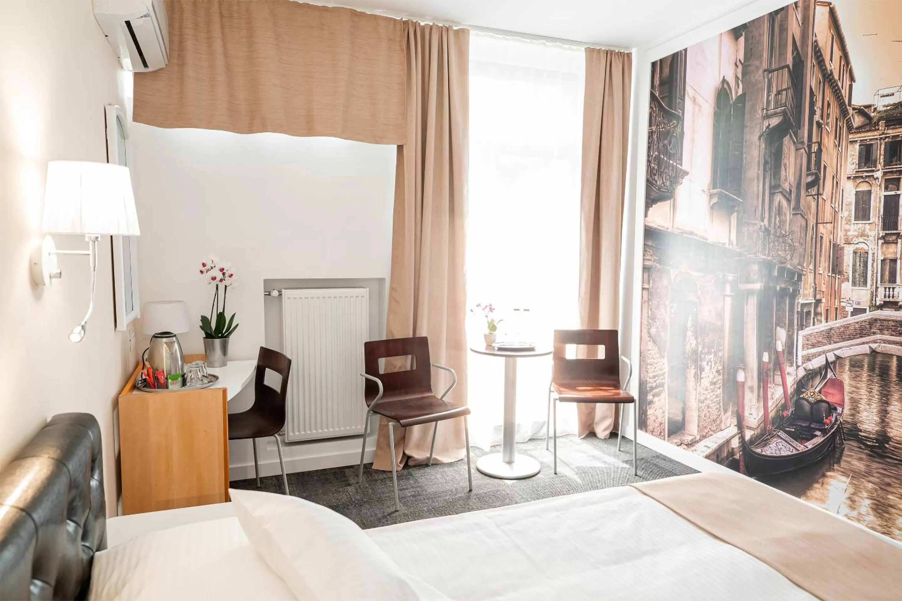 Seating area, Bed in MyContinental Suceava