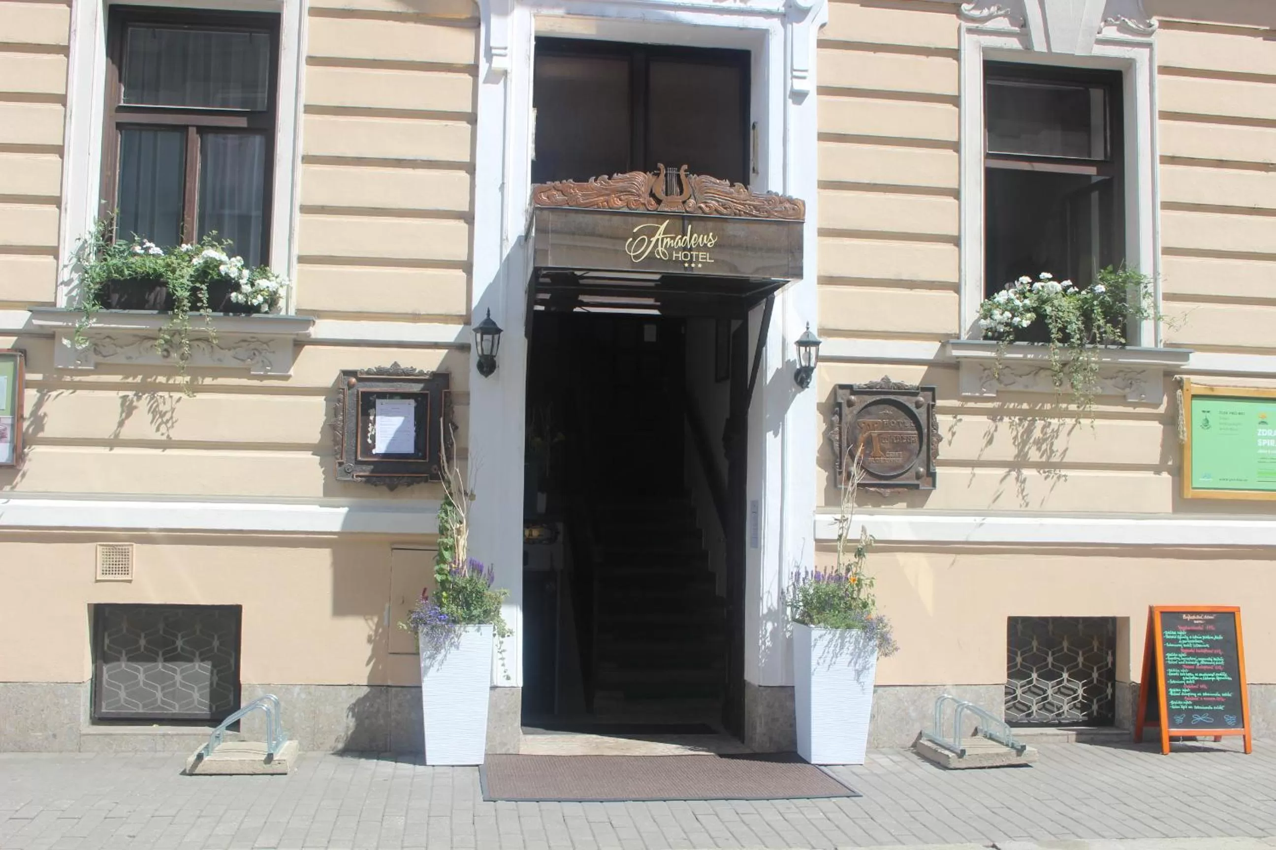 Facade/entrance in Hotel Amadeus