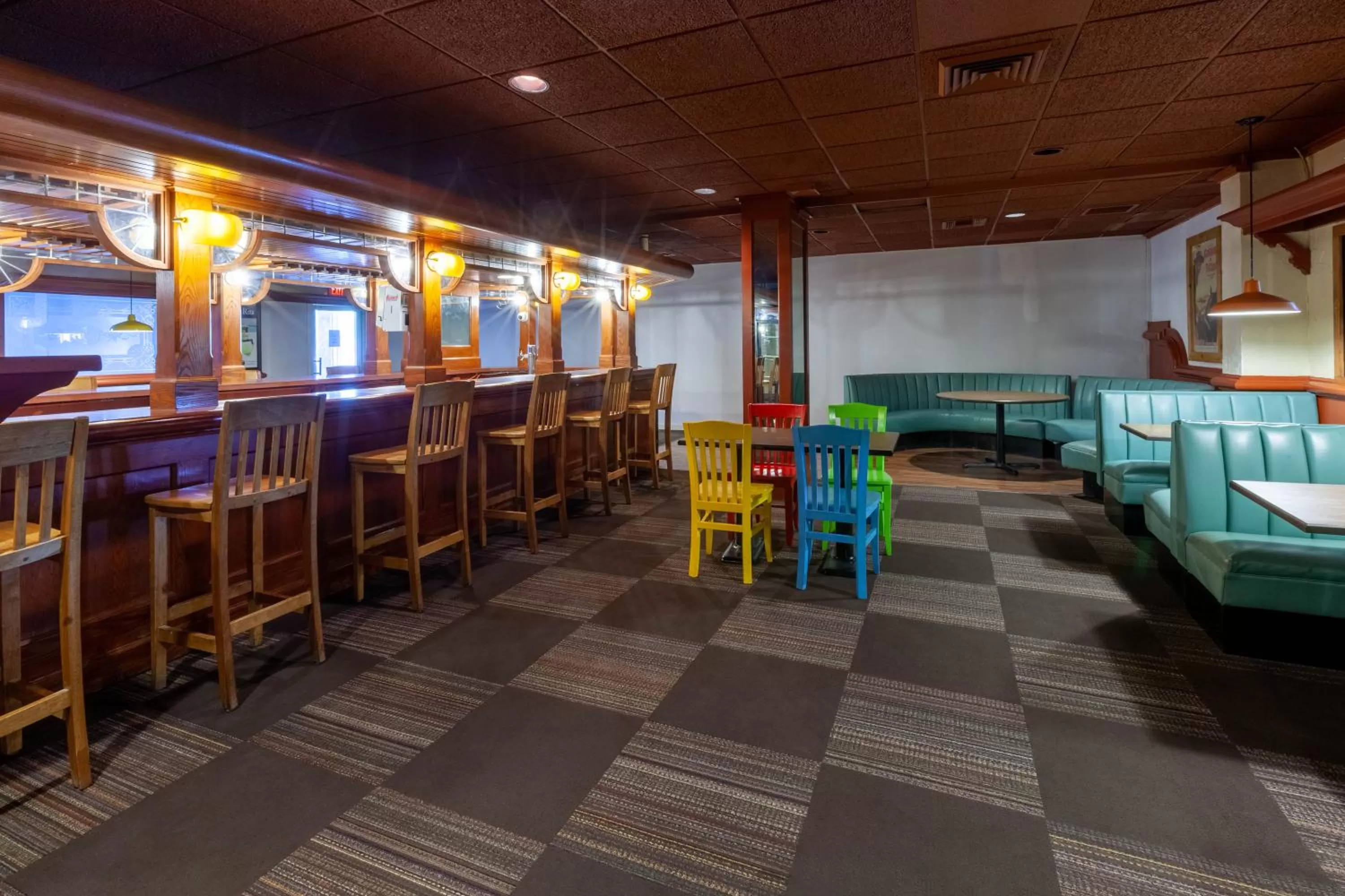 Lounge or bar in Days Inn by Wyndham Sandusky Cedar Point