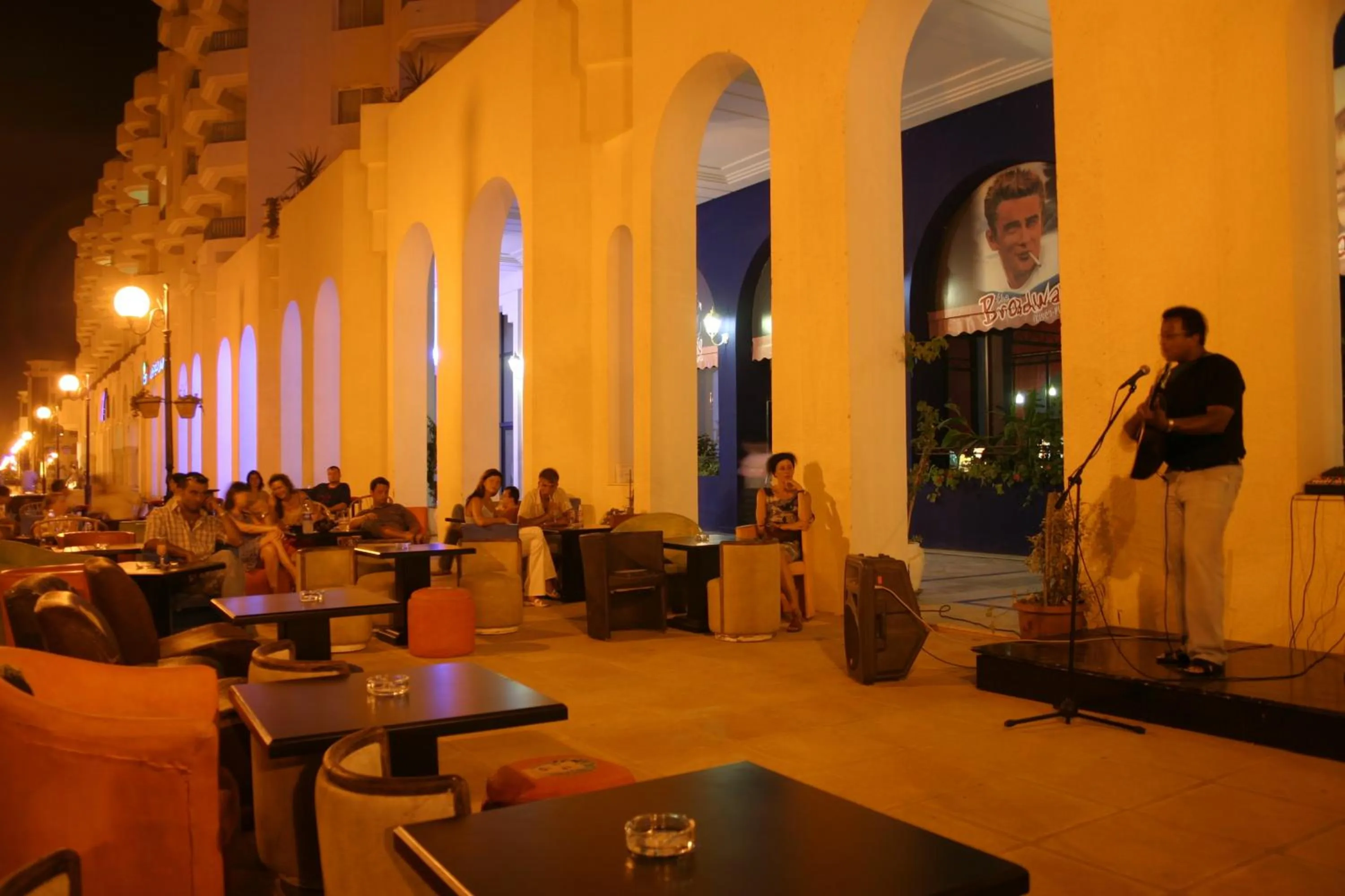 Evening entertainment in El Mouradi Hammamet