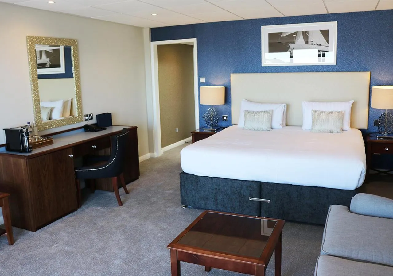 Bedroom, Bed in Sandbanks Hotel