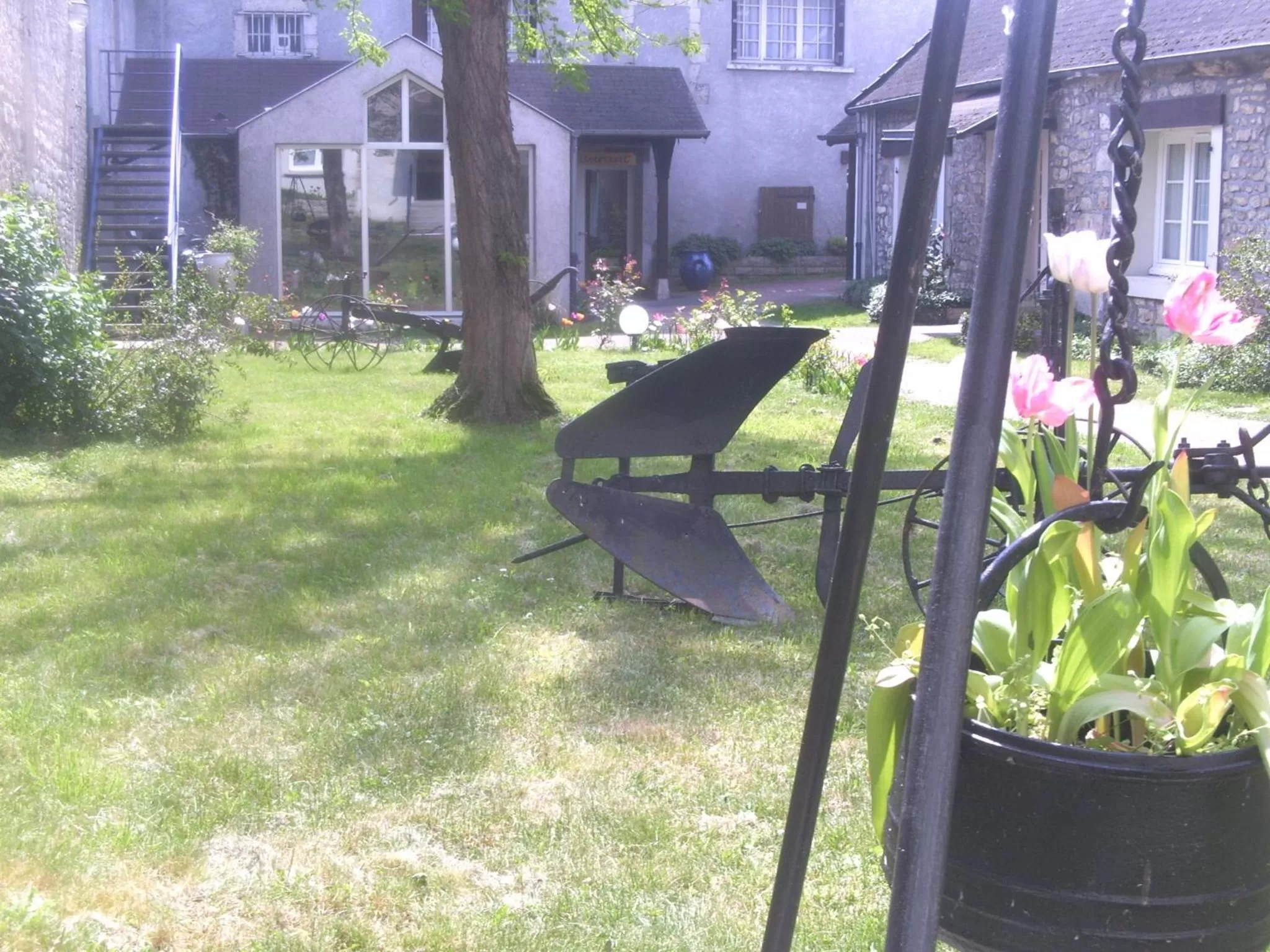 Facade/entrance, Garden in Hotel Le Bon Laboureur