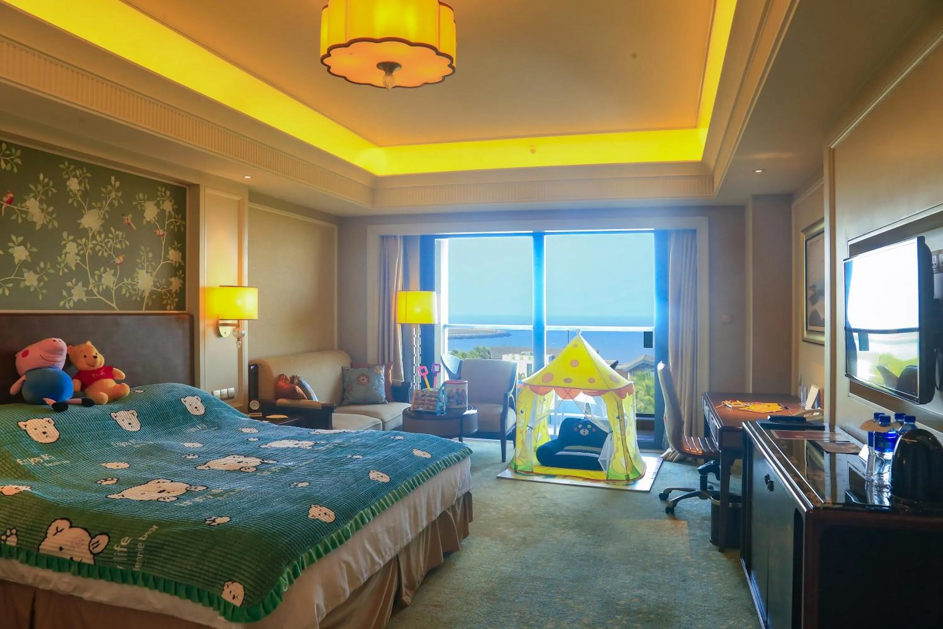 Photo of the whole room, Bed in Grand Hotel Haikou - Managed by Accor