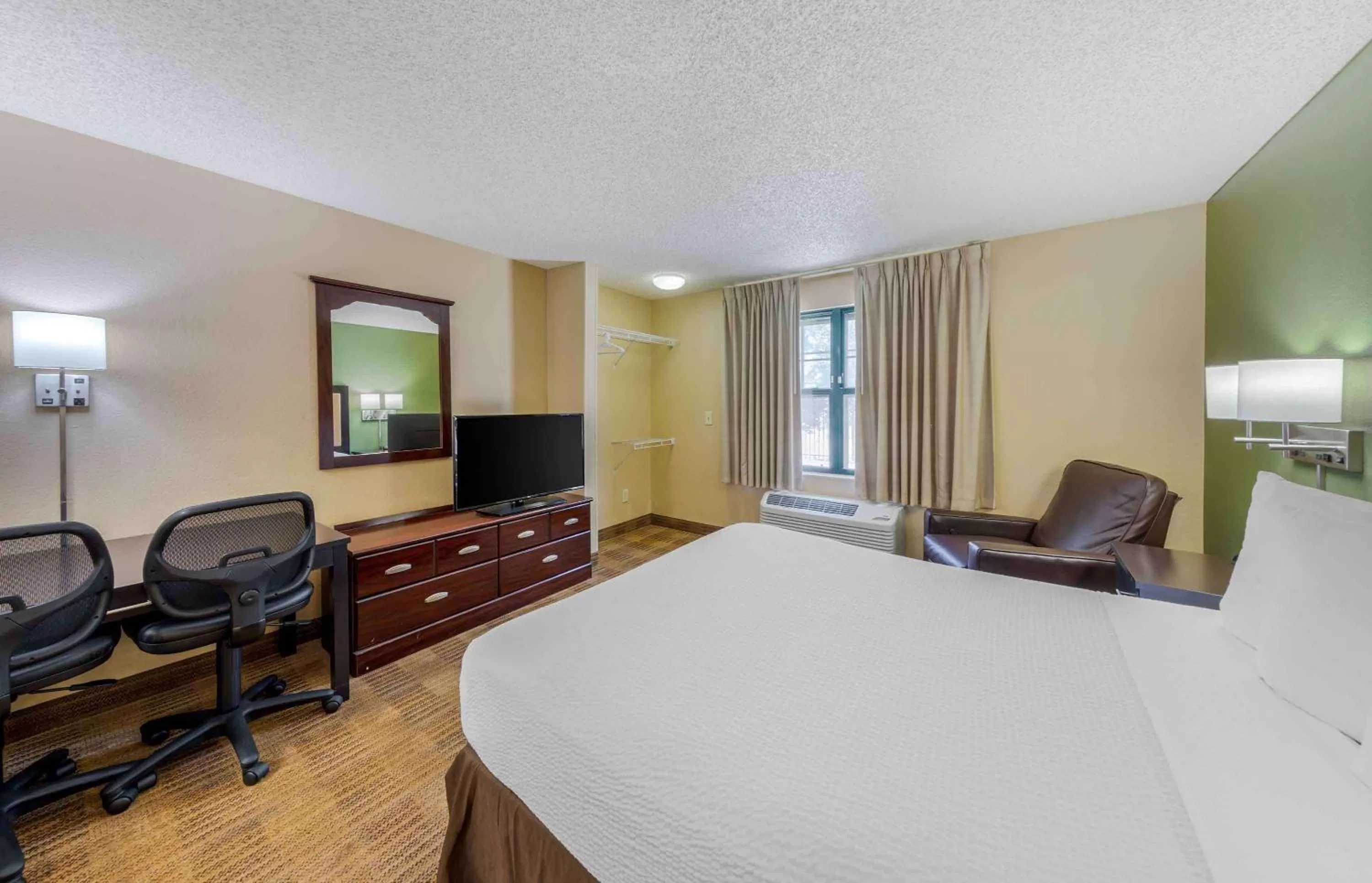 Bedroom in Extended Stay America Suites - Los Angeles - Arcadia