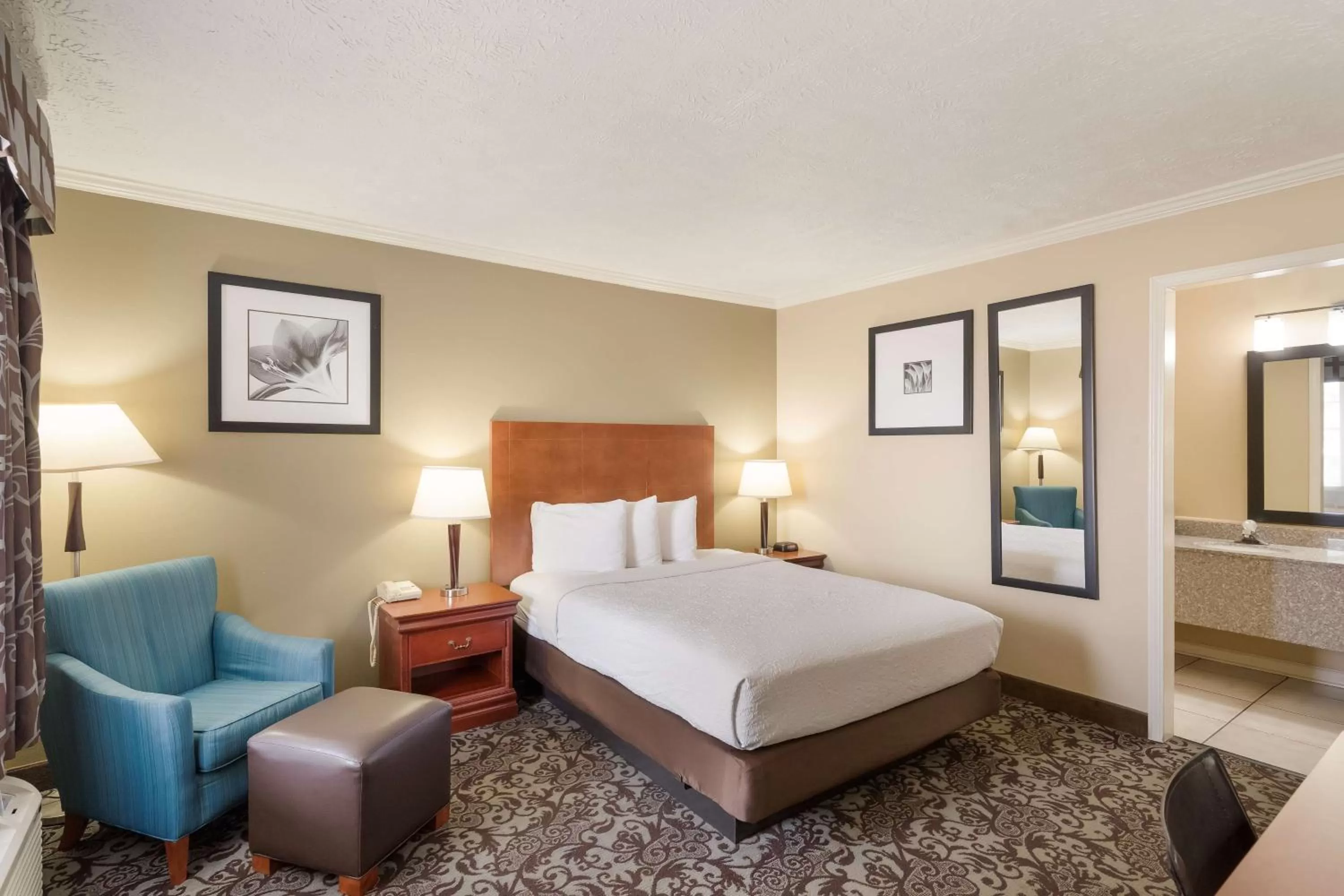 Bedroom, Bed in Best Western Conway