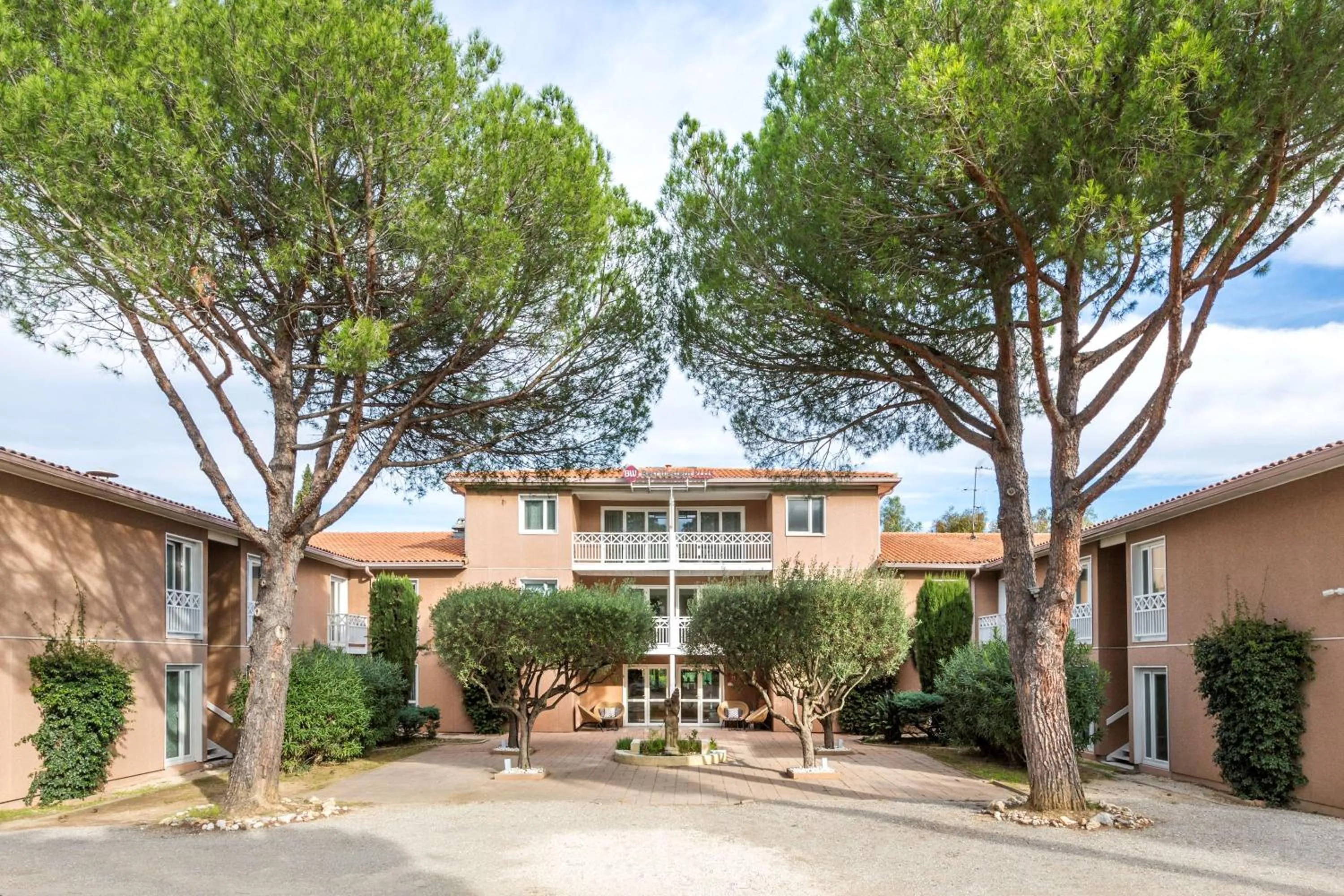 Property building in Best Western Plus Hyères Côte D'Azur