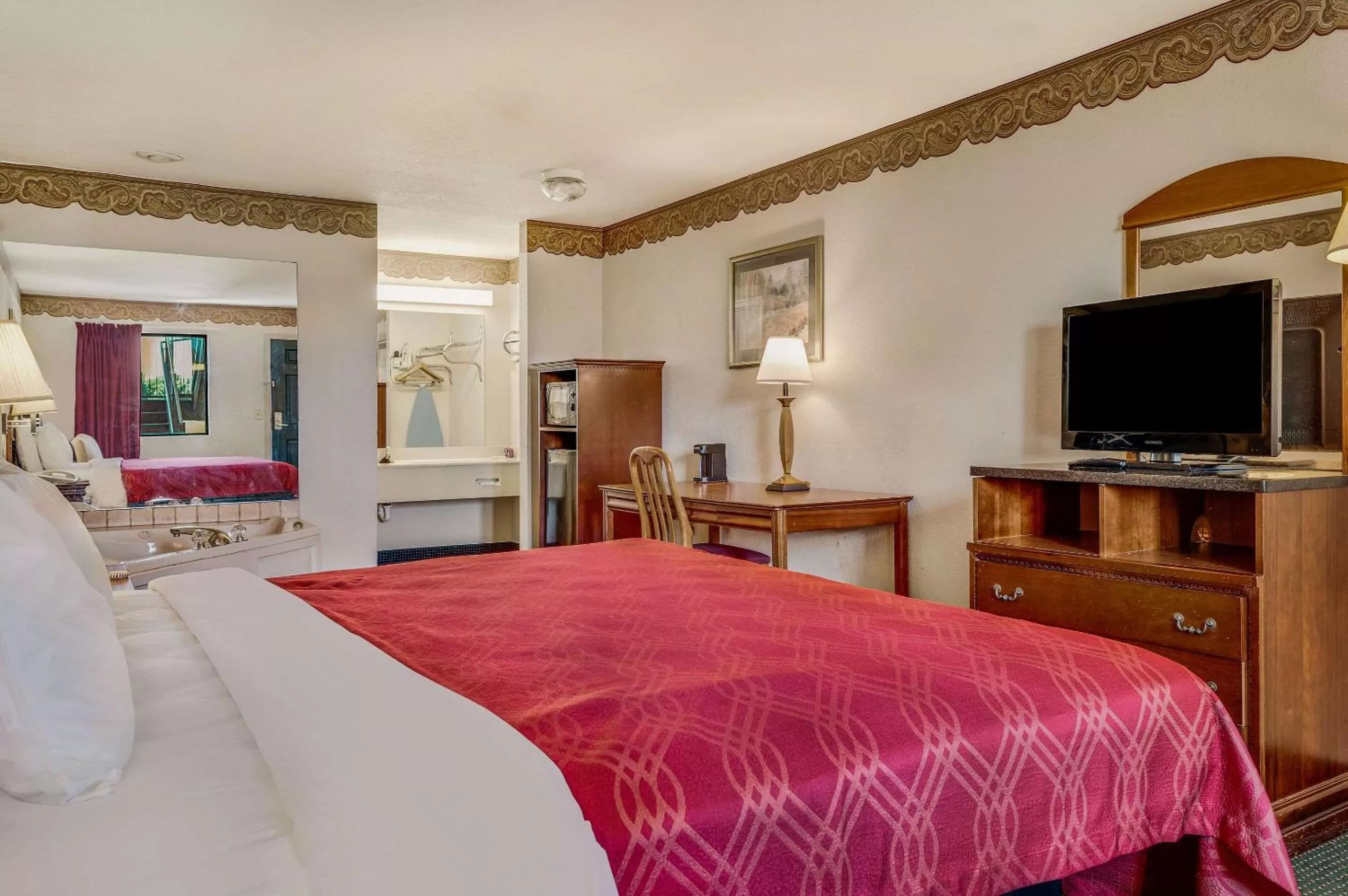 Bedroom, Bed in Rodeway Inn Sandersville