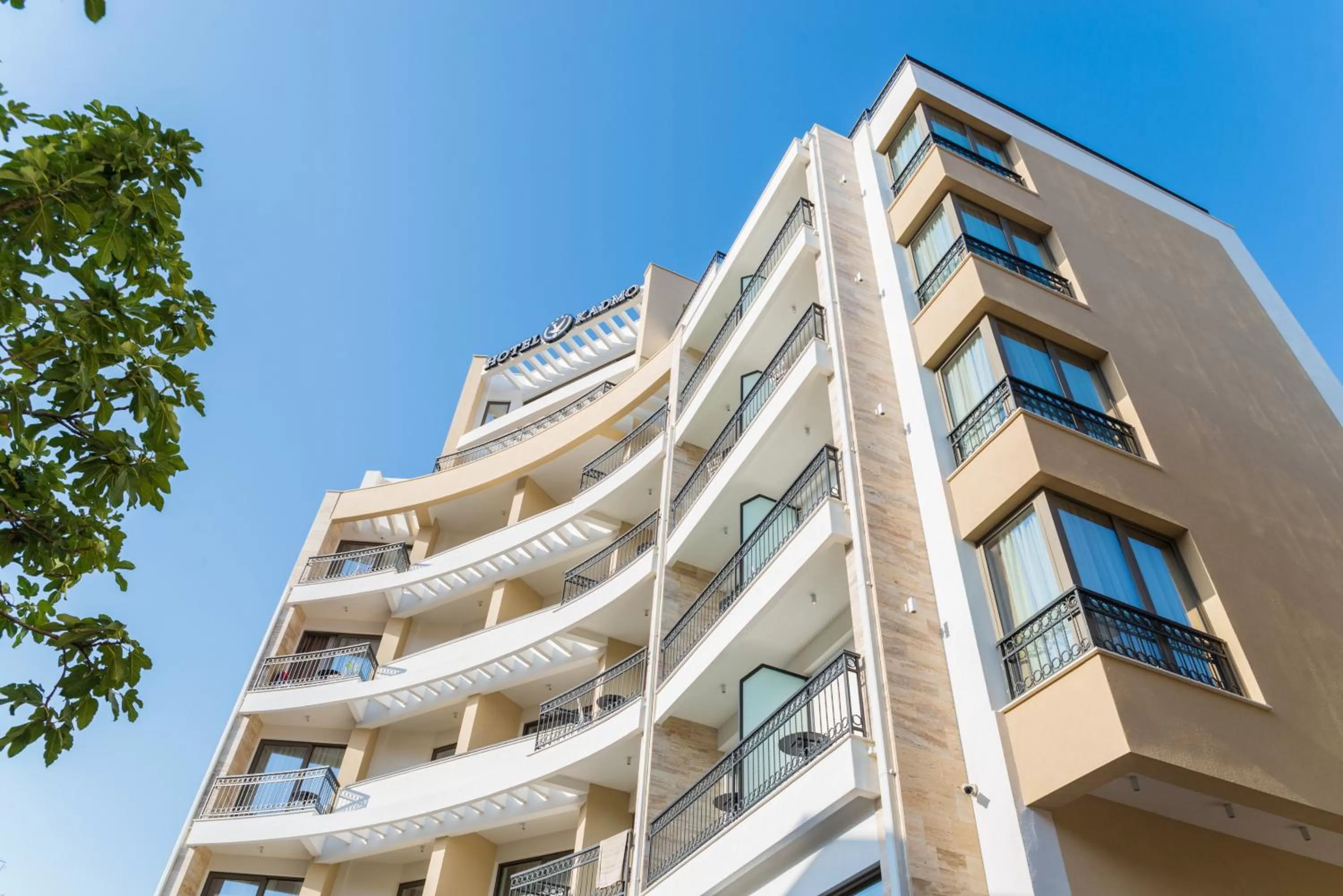 Property building in Hotel Kadmo by Aycon