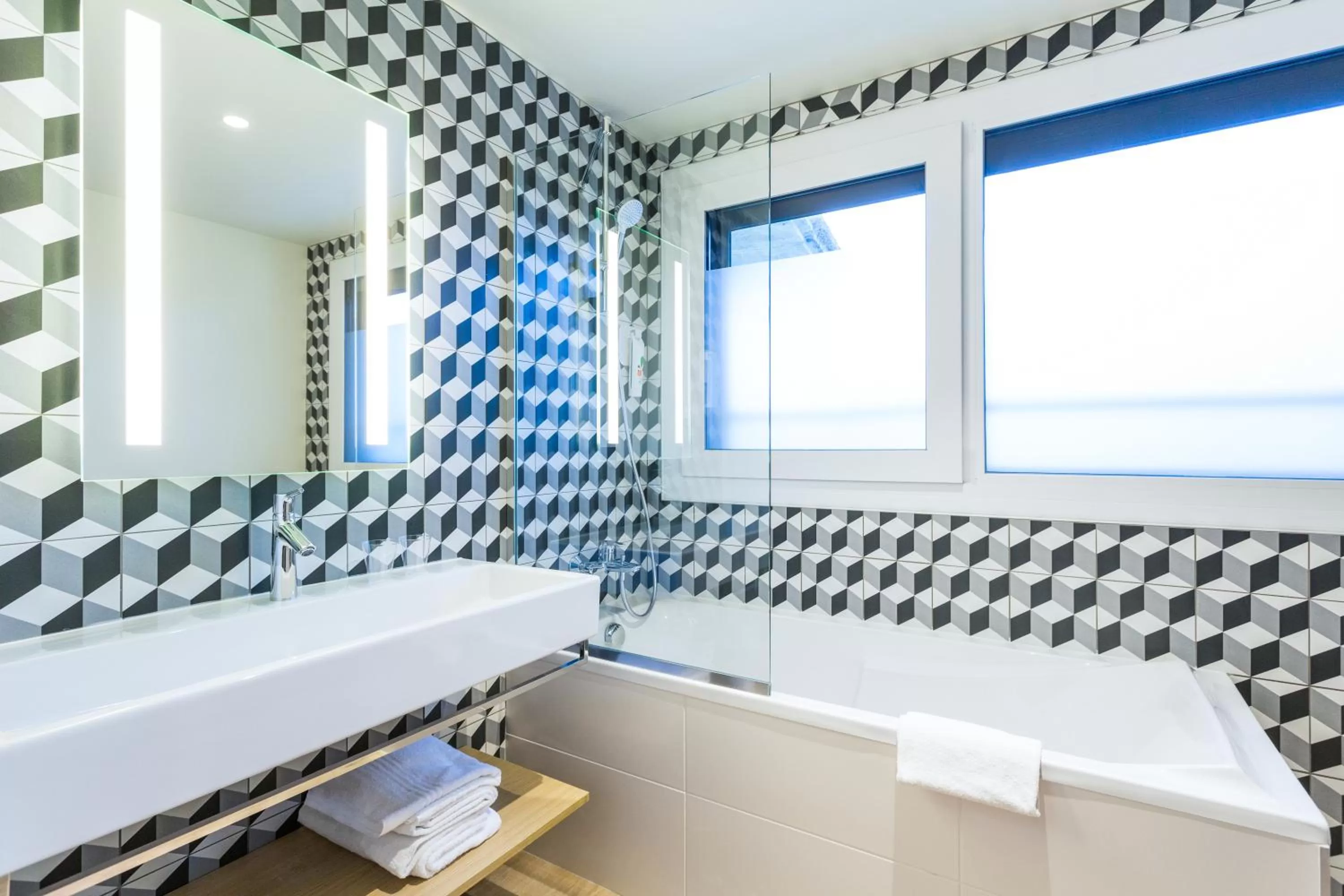 Bathroom in ibis Styles Bordeaux Sud