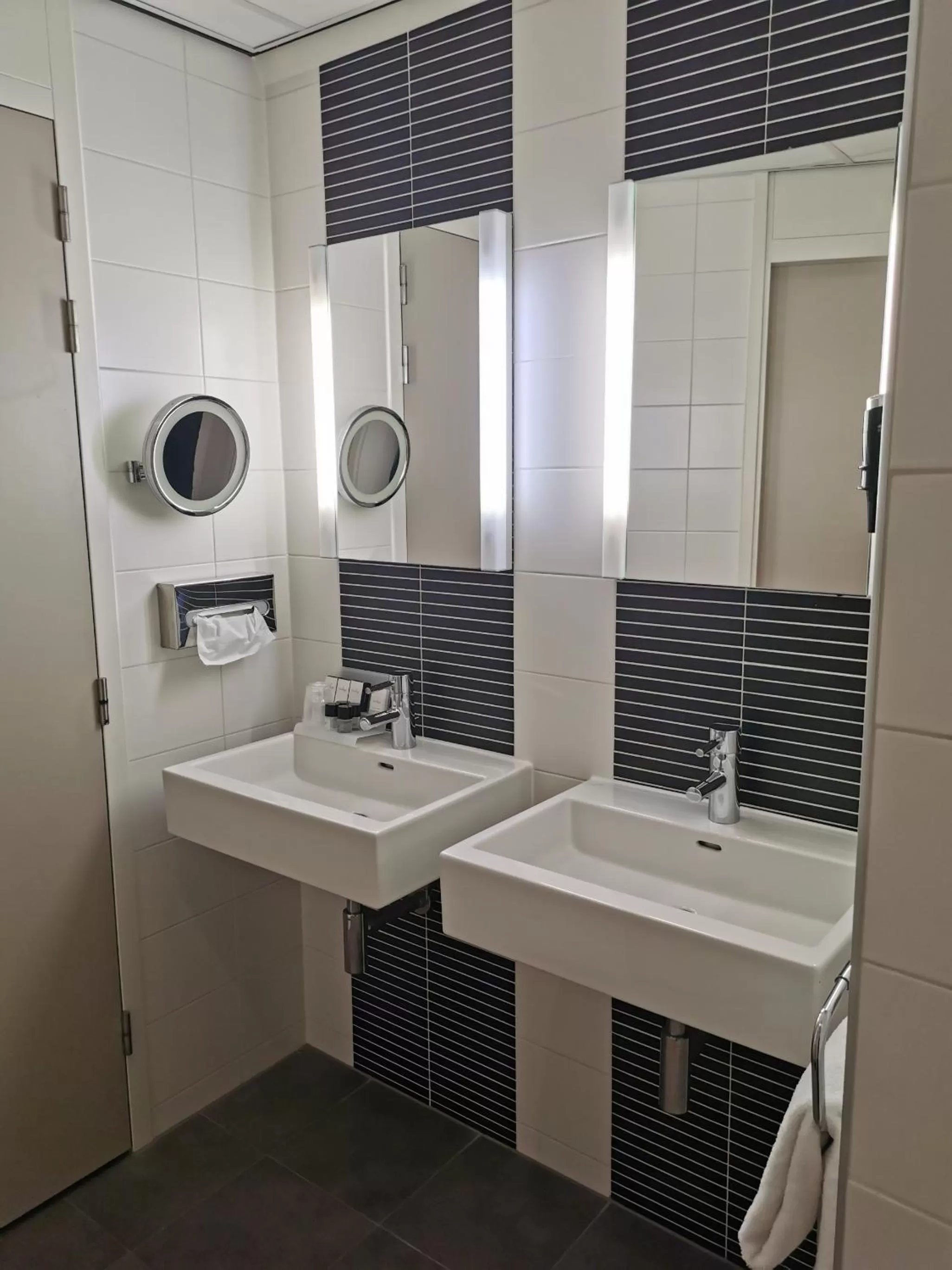 Bathroom in Best Western Hotel Baars