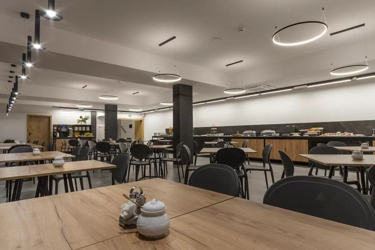 Restaurant/places to eat in Hotel Alexander