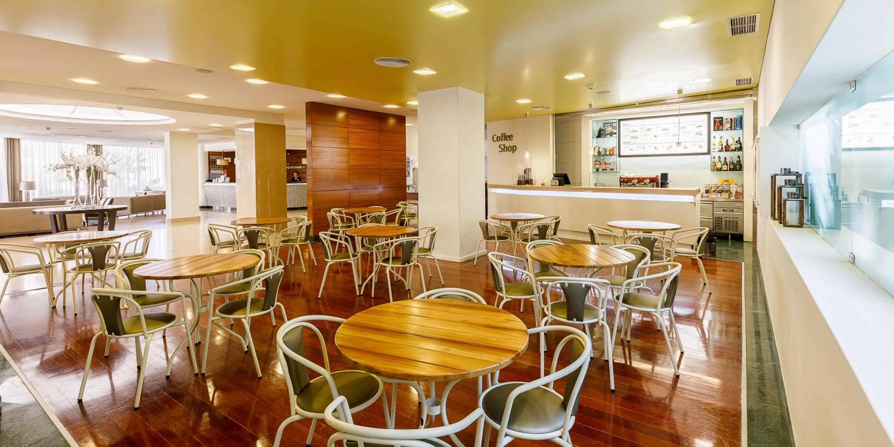 Lounge or bar in Hotel Cinquentenario & Conference Center