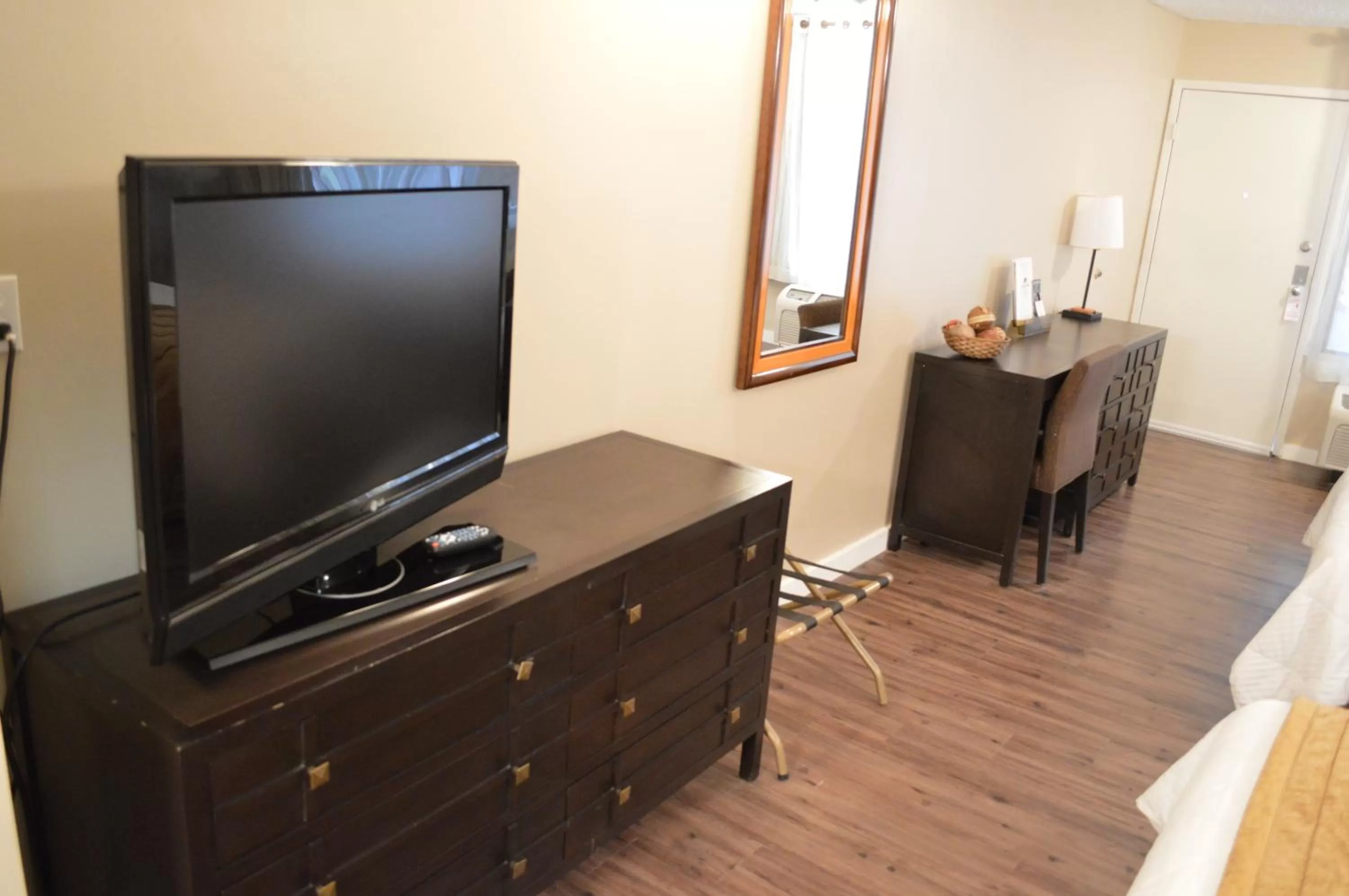 TV and multimedia in Laramie Valley Inn