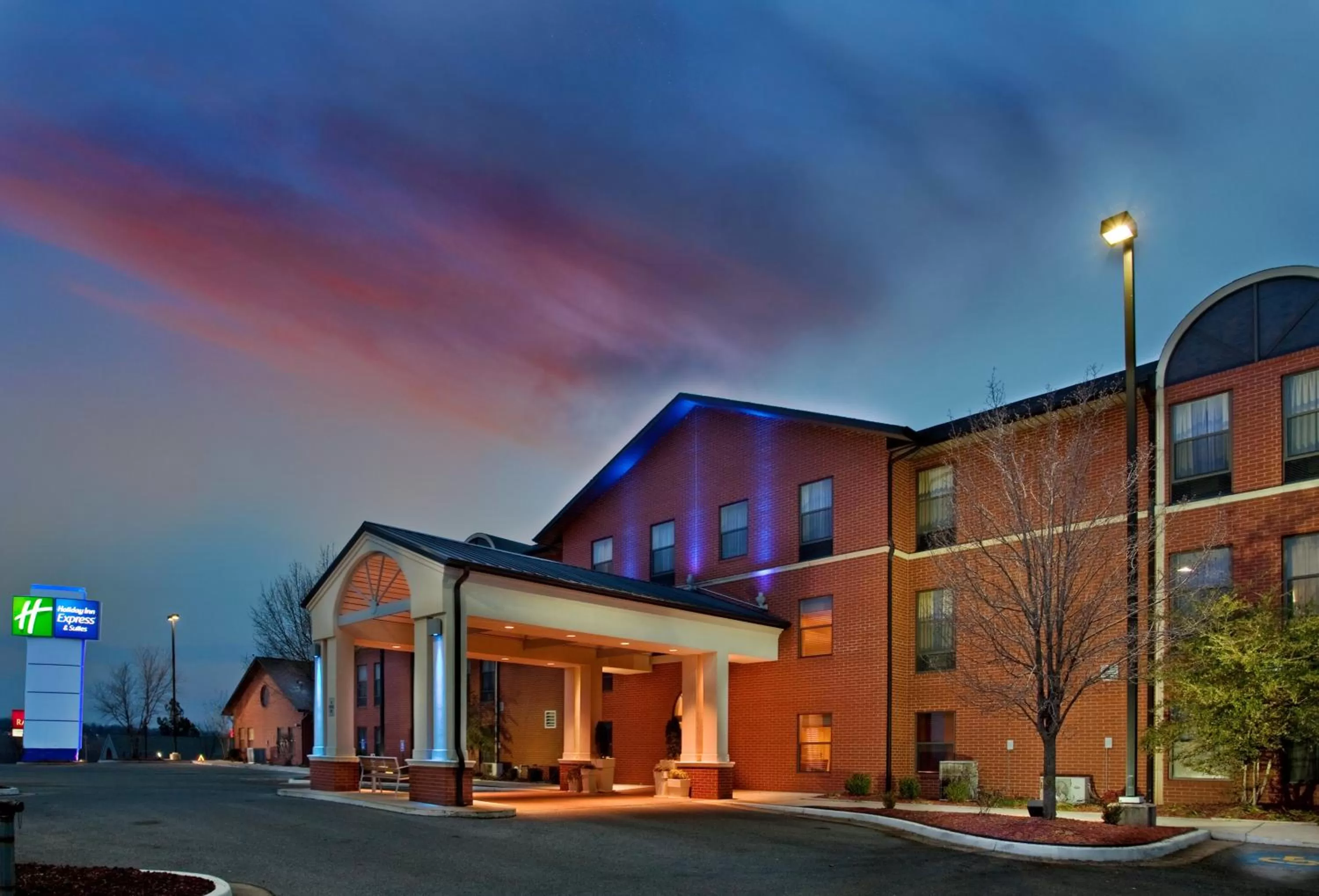 Property building in Holiday Inn Express & Suites Batesville by IHG