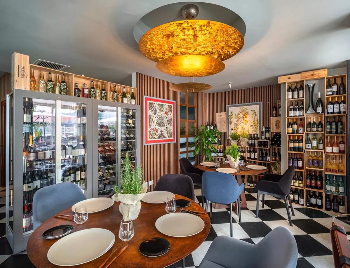 Restaurant/places to eat in Rosabianca Boutique Hotel