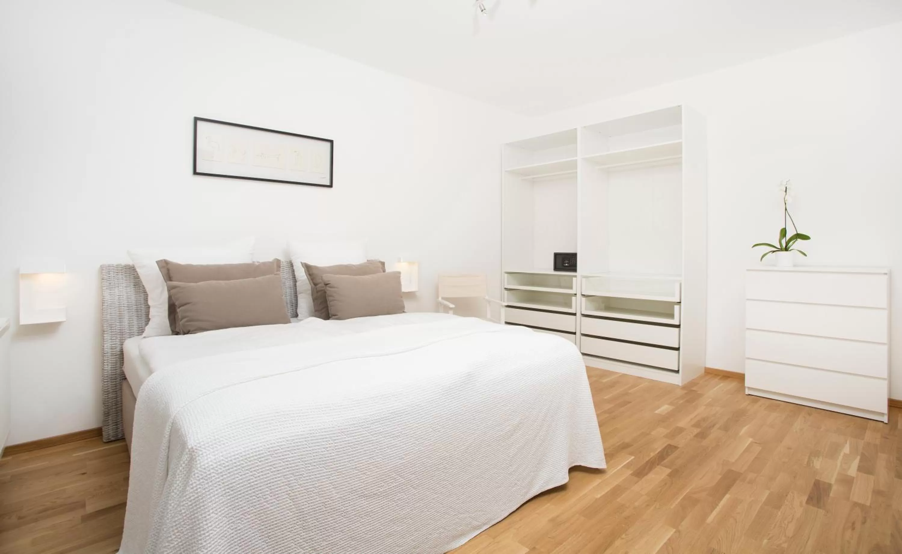 Bedroom, Bed in Victoria Apartments