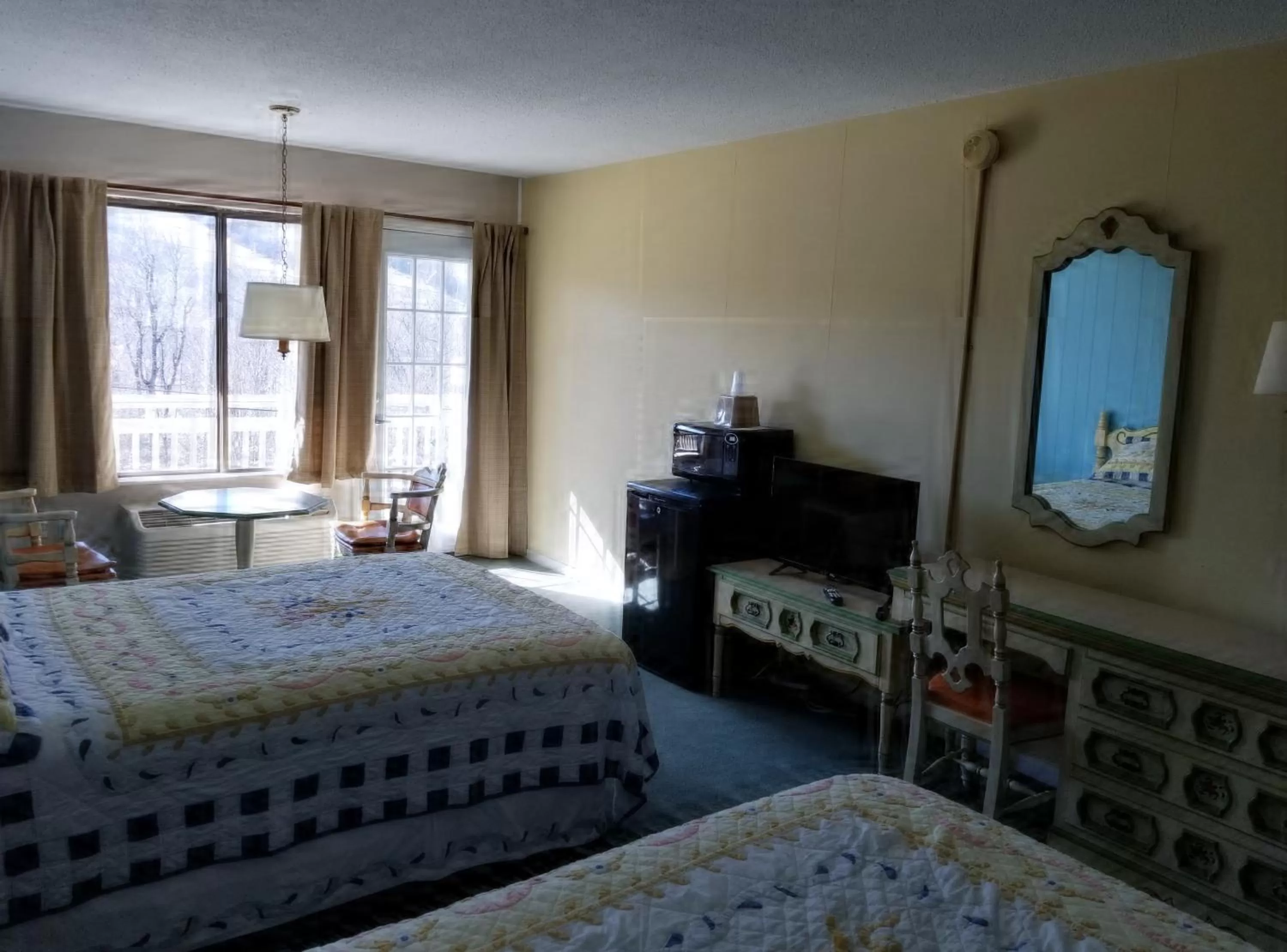 Photo of the whole room, Bed in Top of the Beech Inn