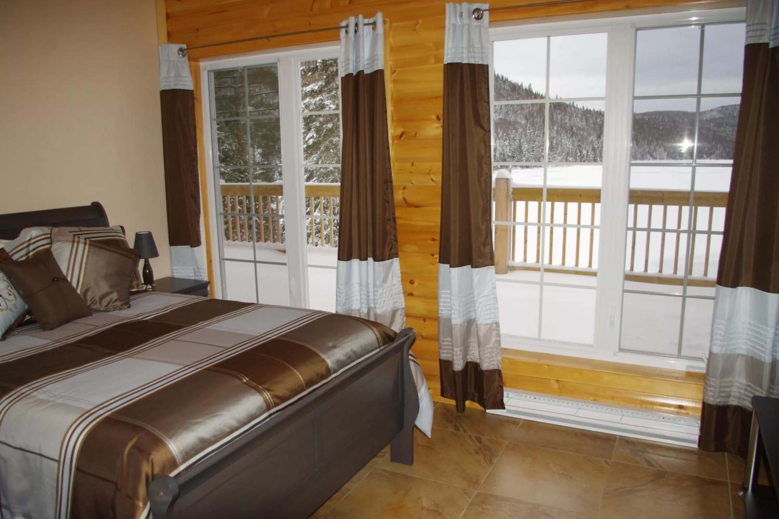 Day, Bed in Auberge La Tanière