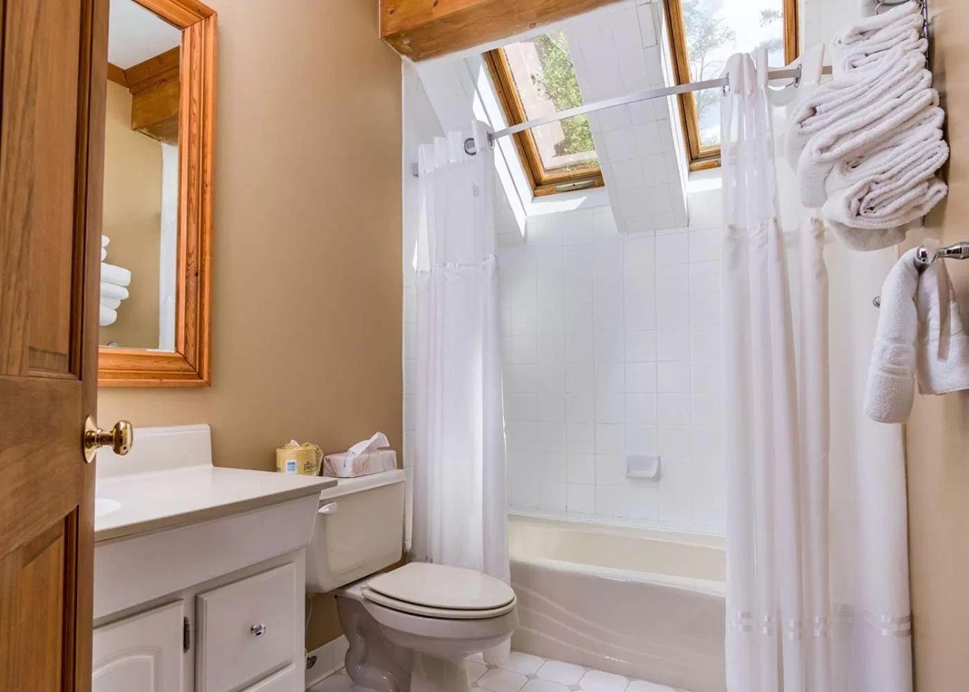 Bathroom in Highland Lake Inn & Resort - Flat Rock